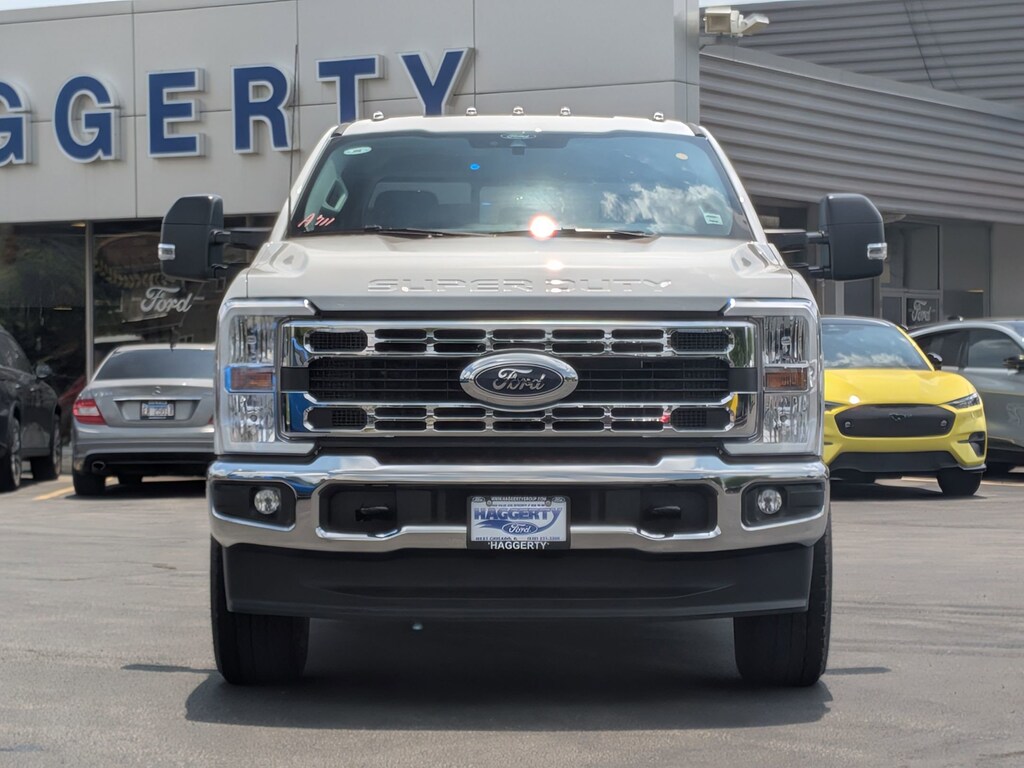New 2025 Ford Super Duty F-250 SRW XLT 4WD Crew Cab 8 Box XLT 4WD Crew Cab 8 Box