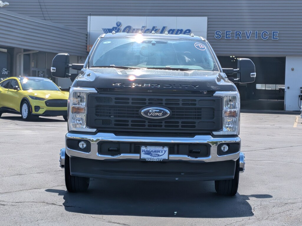 New 2026 Ford Super Duty F-350 DRW XL 4WD Crew Cab 8 Box XL 4WD Crew Cab 8 Box