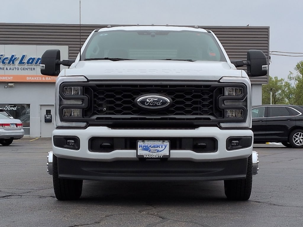 New 2026 Ford Super Duty F-350 DRW XL 4WD Crew Cab 8 Box TRUCK
