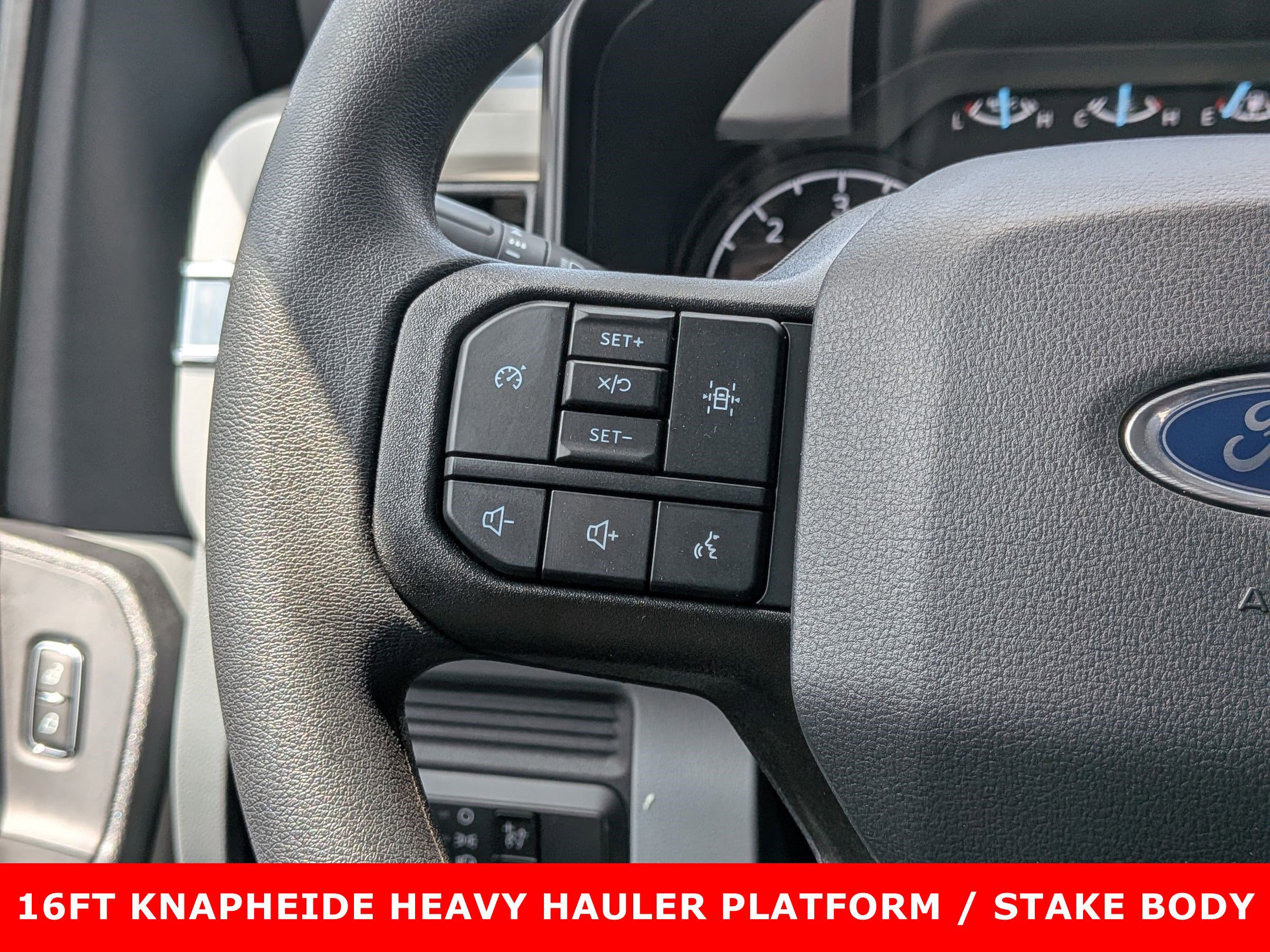 2025 FORD F-550 - Image 13