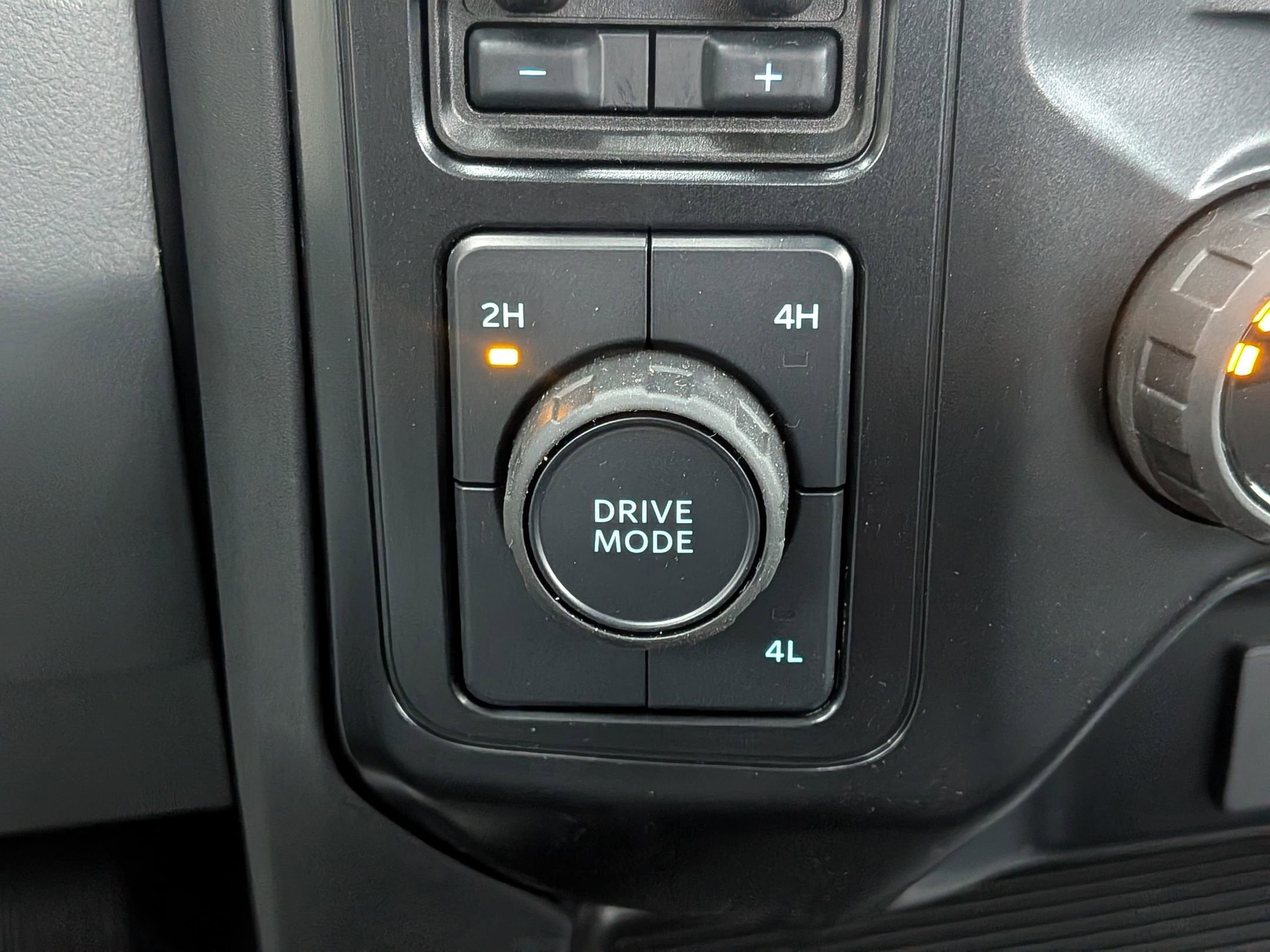 2025 FORD F-350 - Image 19