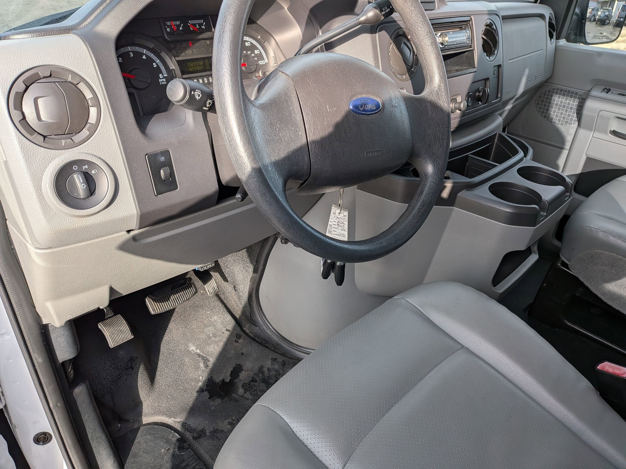 2011 FORD E-150 - Image 10