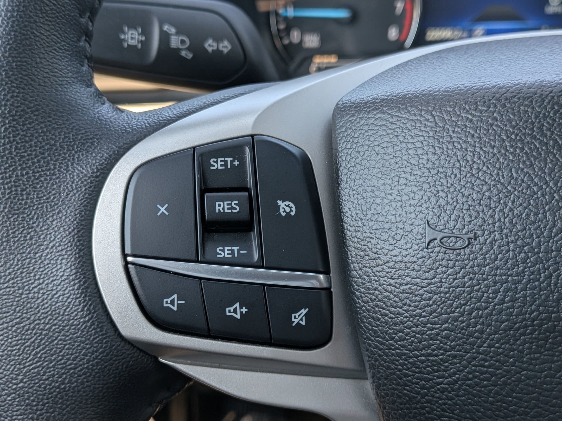 2023 FORD EXPLORER - Image 15