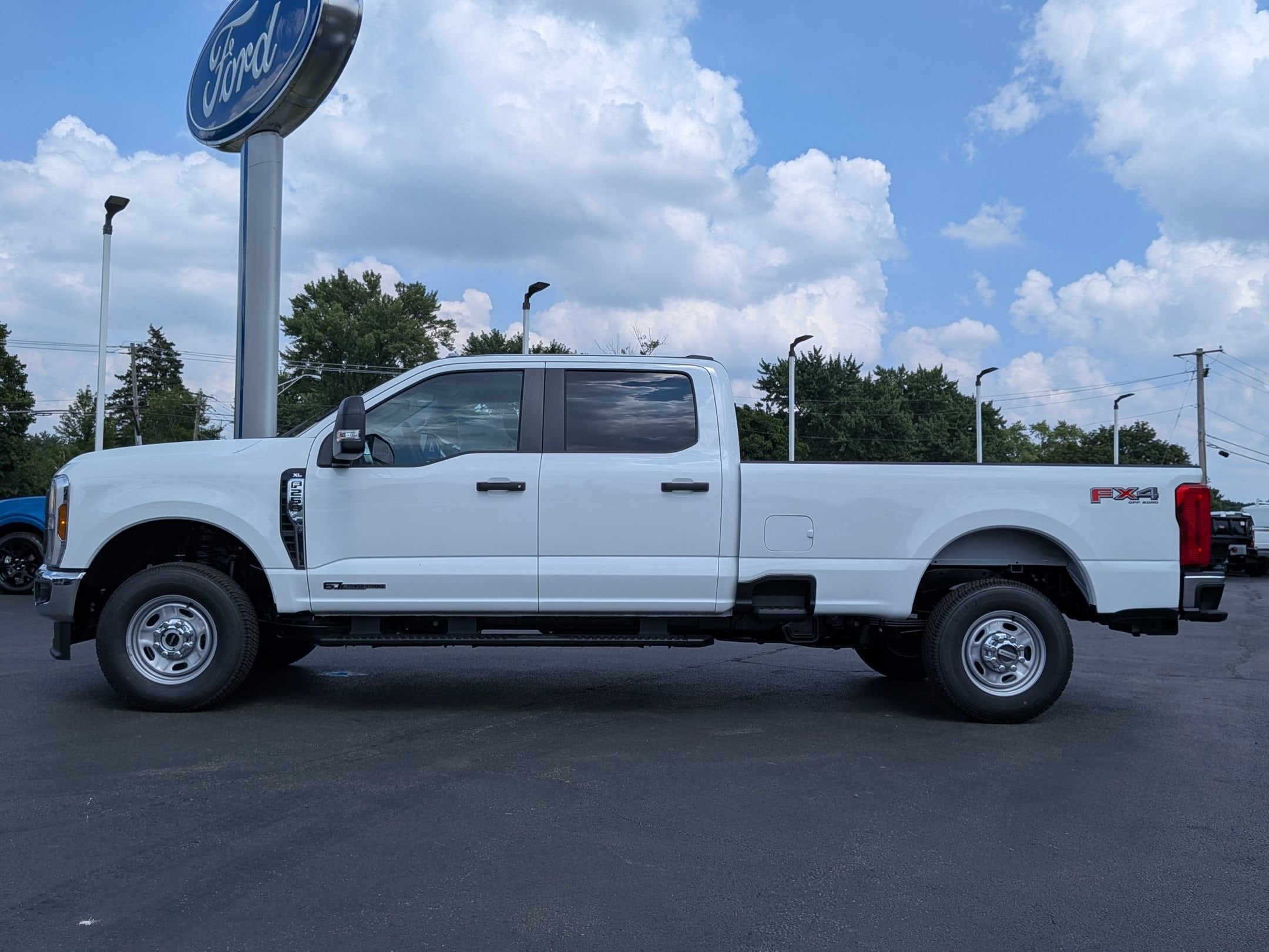 2025 FORD F-250 - Image 8