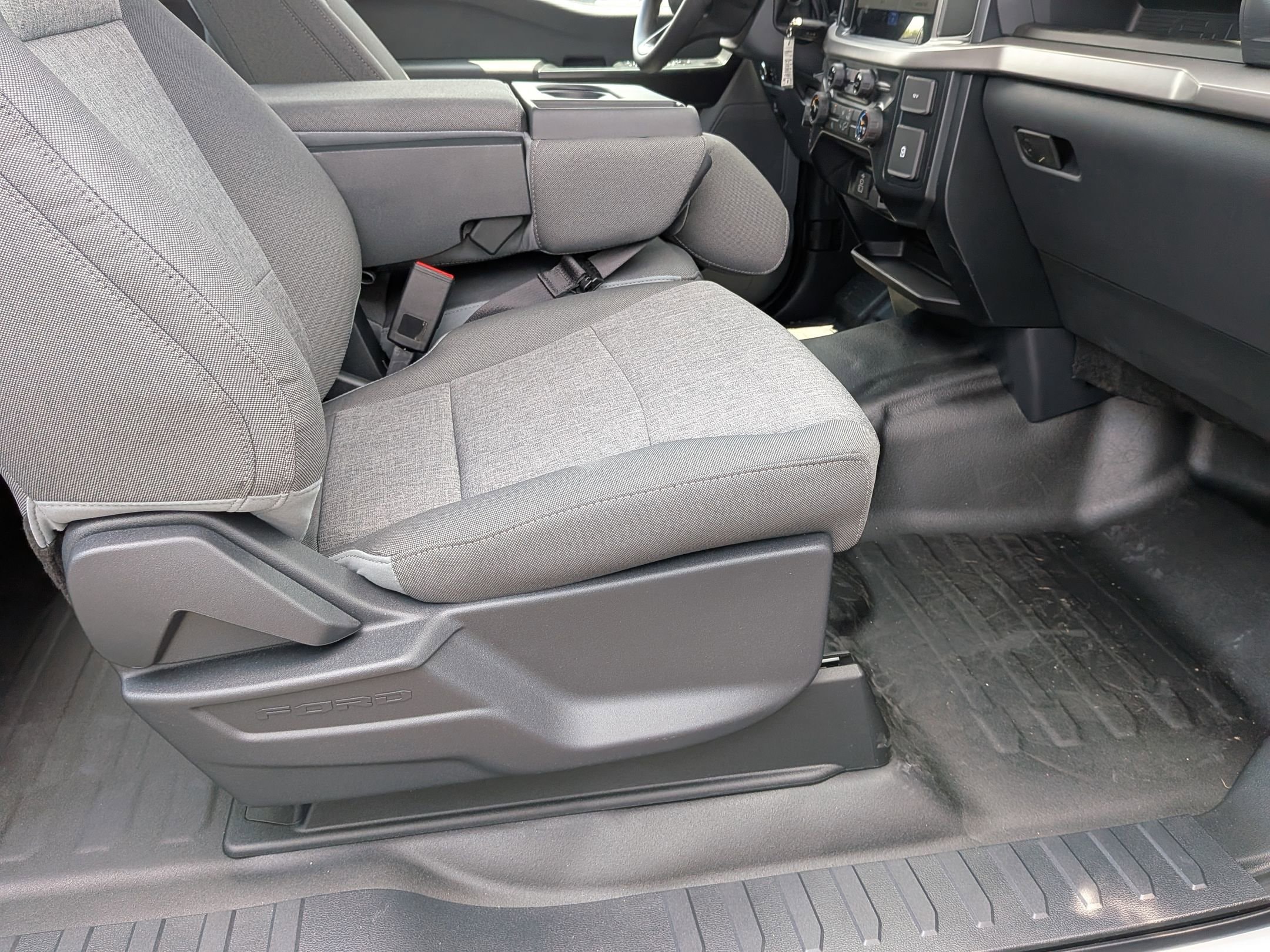 2025 FORD F-150 - Image 24