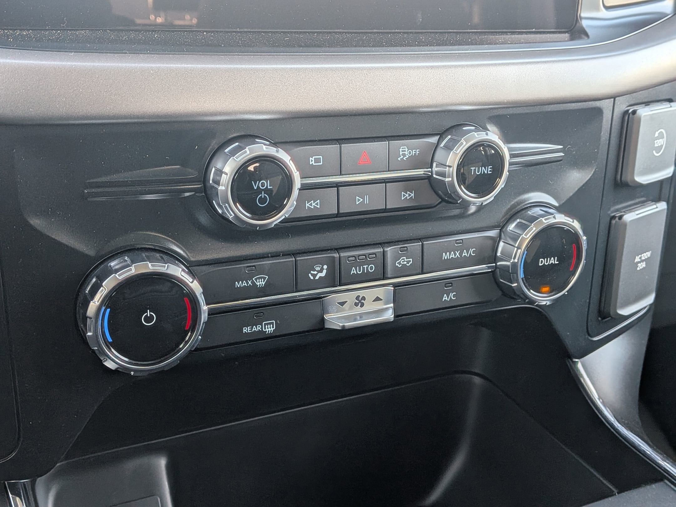 2025 FORD F-150 - Image 18