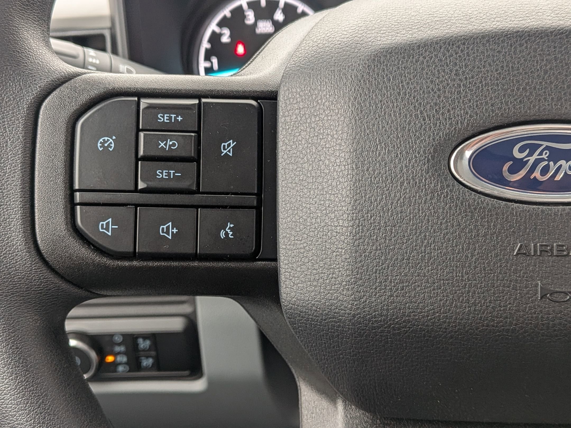 2025 FORD F-350 - Image 14