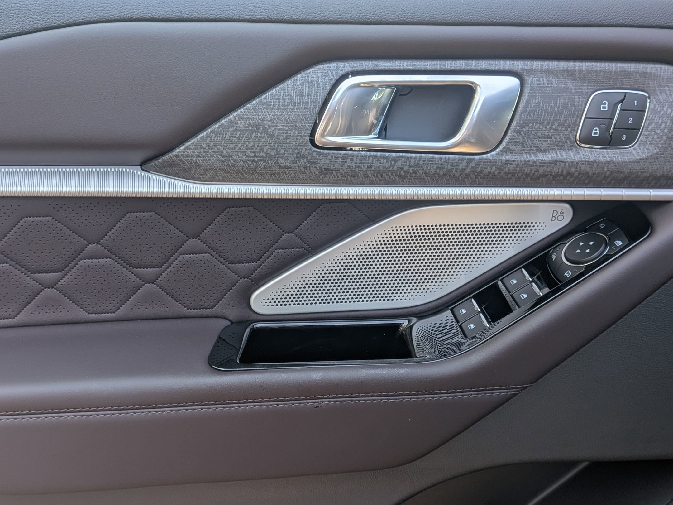 2025 FORD EXPLORER - Image 13