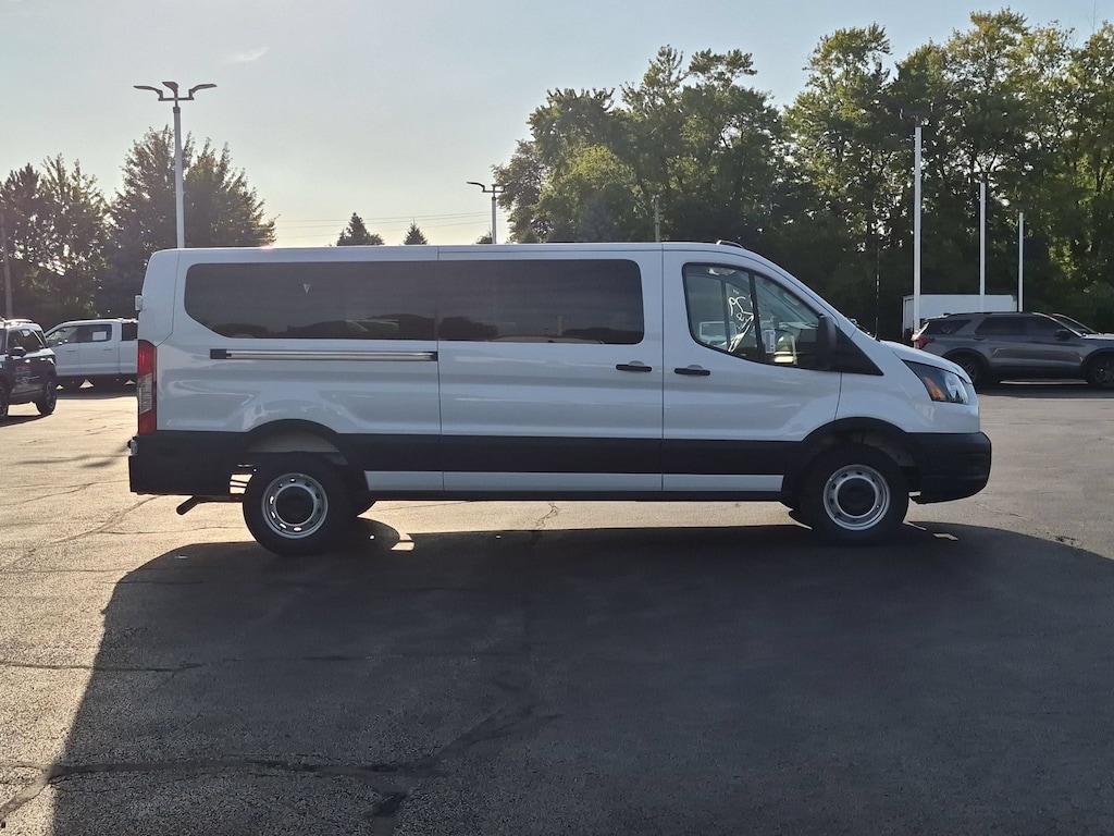 New 2026 Ford Transit Passenger Wagon T-350 148 Low Roof XL RWD T-350 148 Low Roof XL RWD