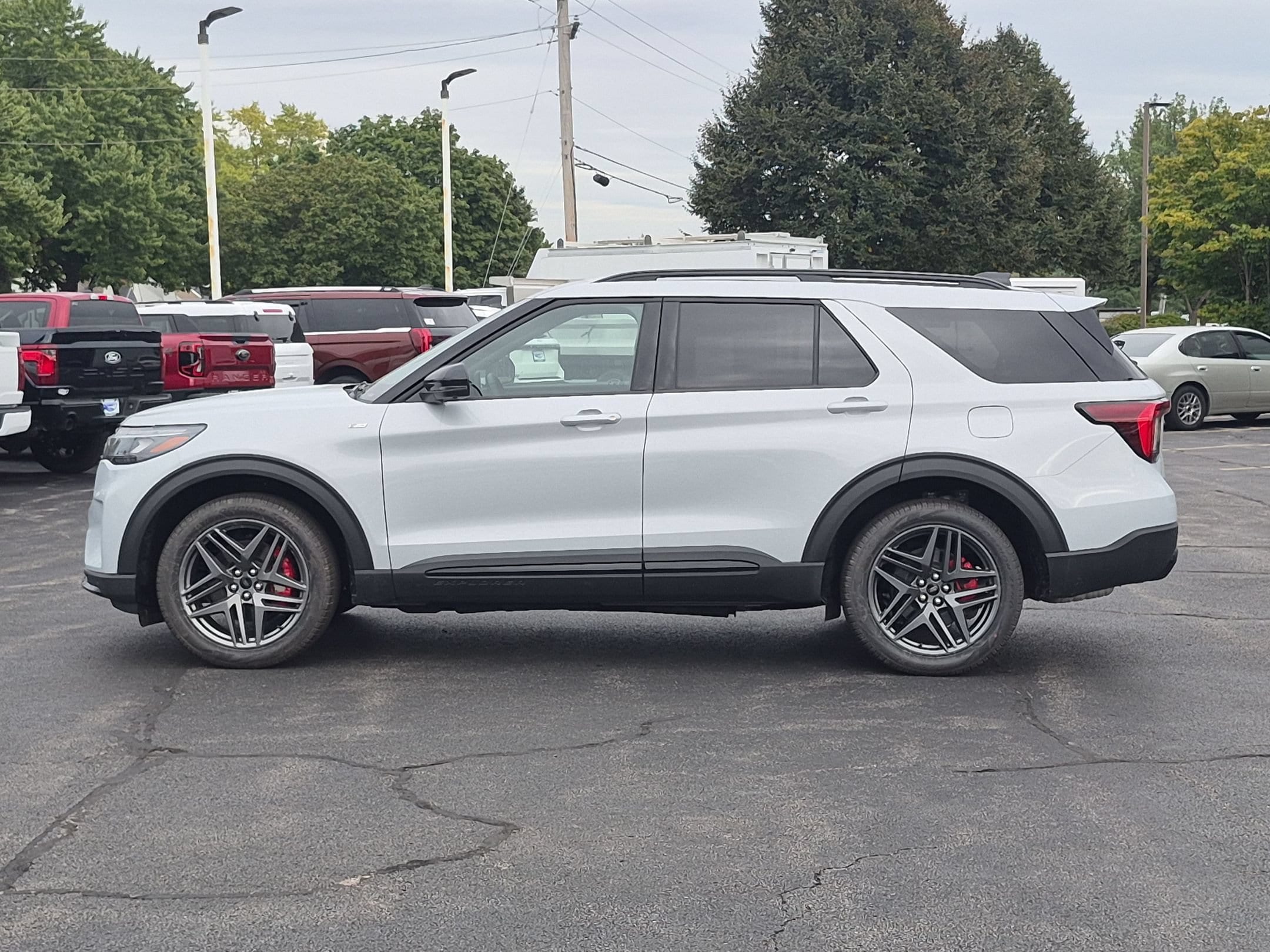 2026 Ford Explorer ST-Line - Photo 8