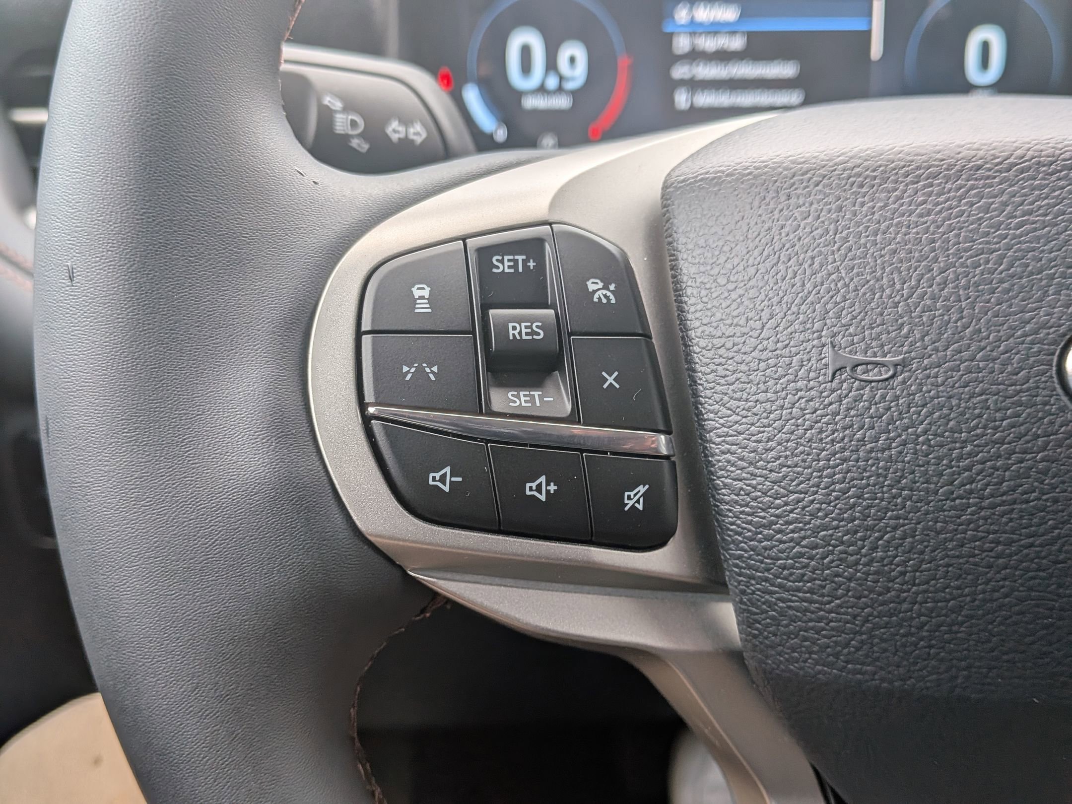 2025 FORD EXPLORER - Image 13