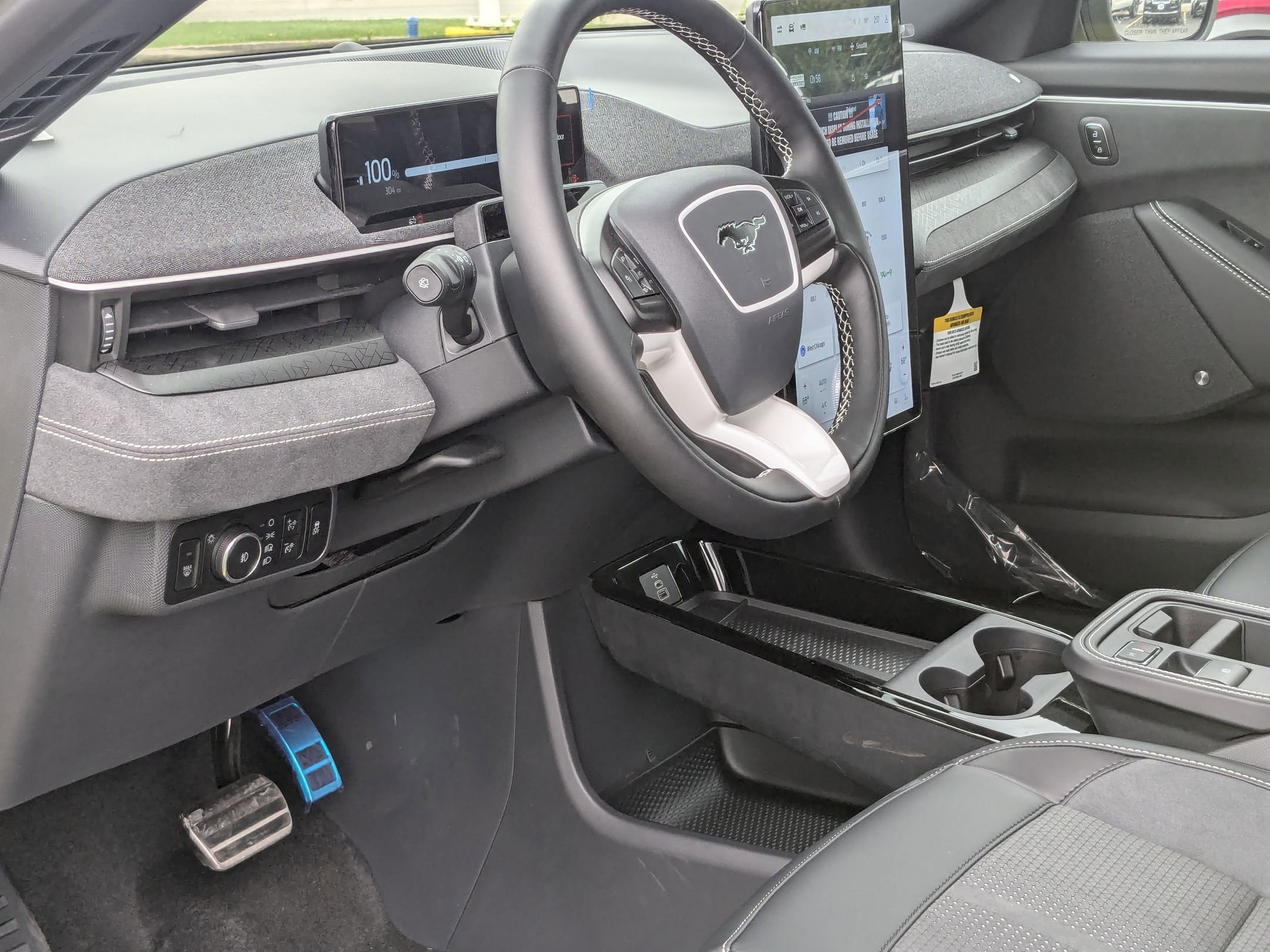 2025 FORD MUSTANG MACH-E - Image 12