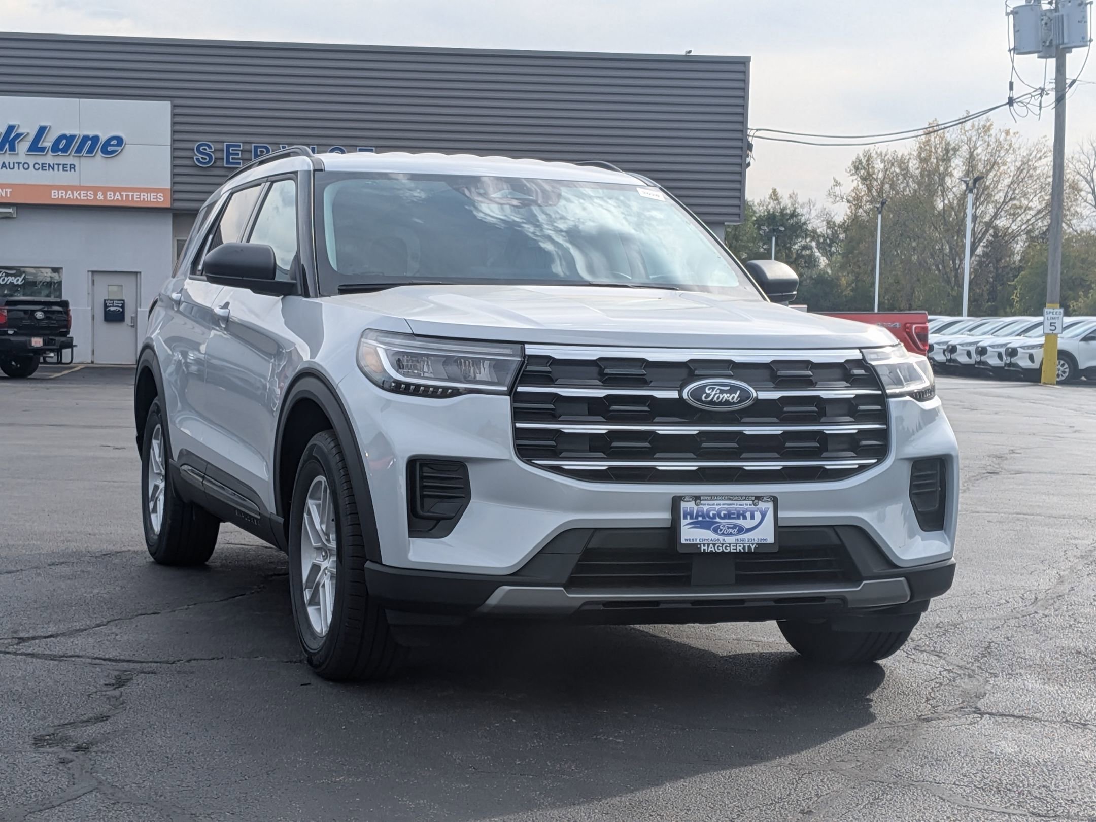 2026 Ford Explorer photo 2