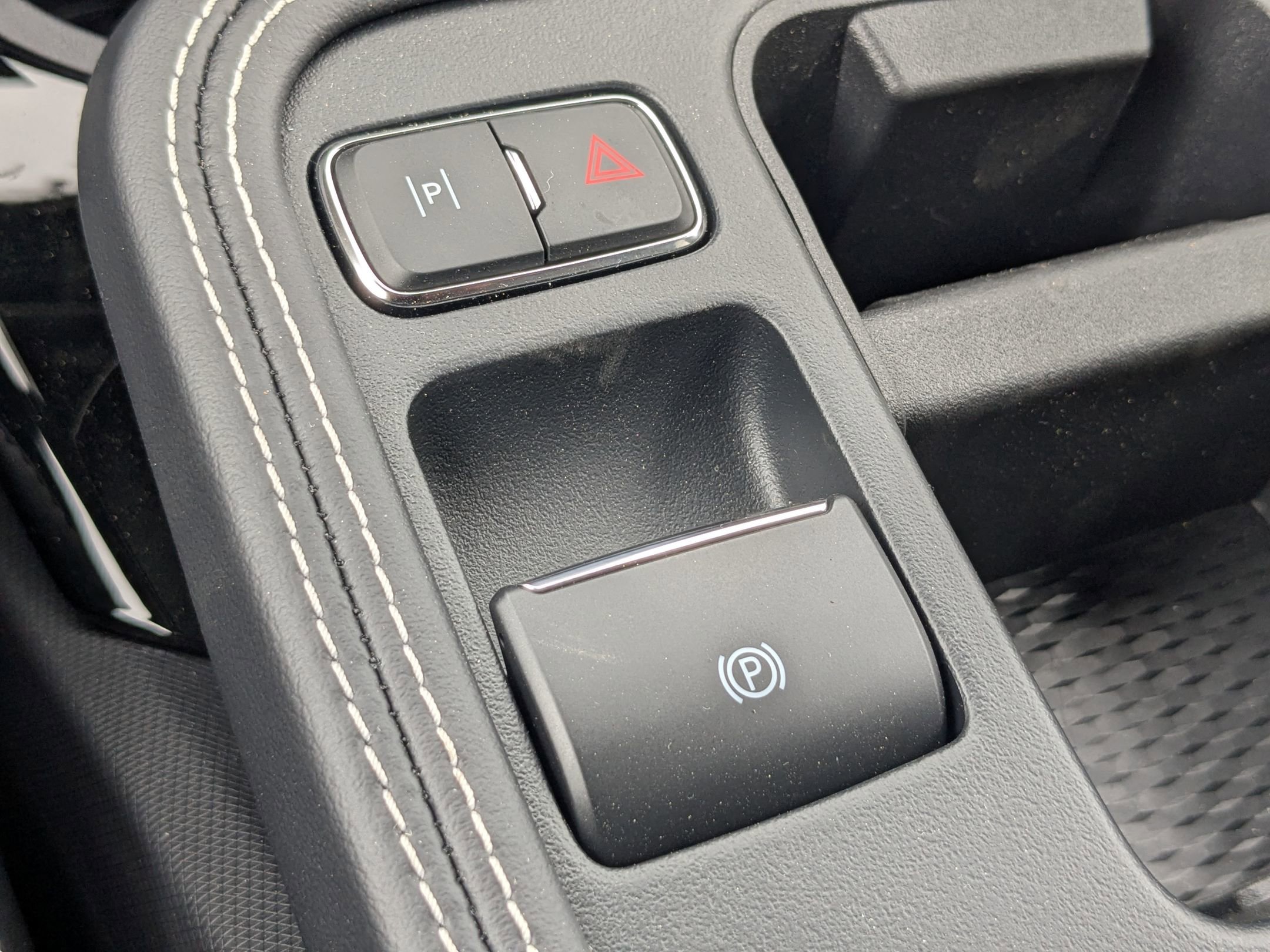 2025 FORD MUSTANG MACH-E - Image 23