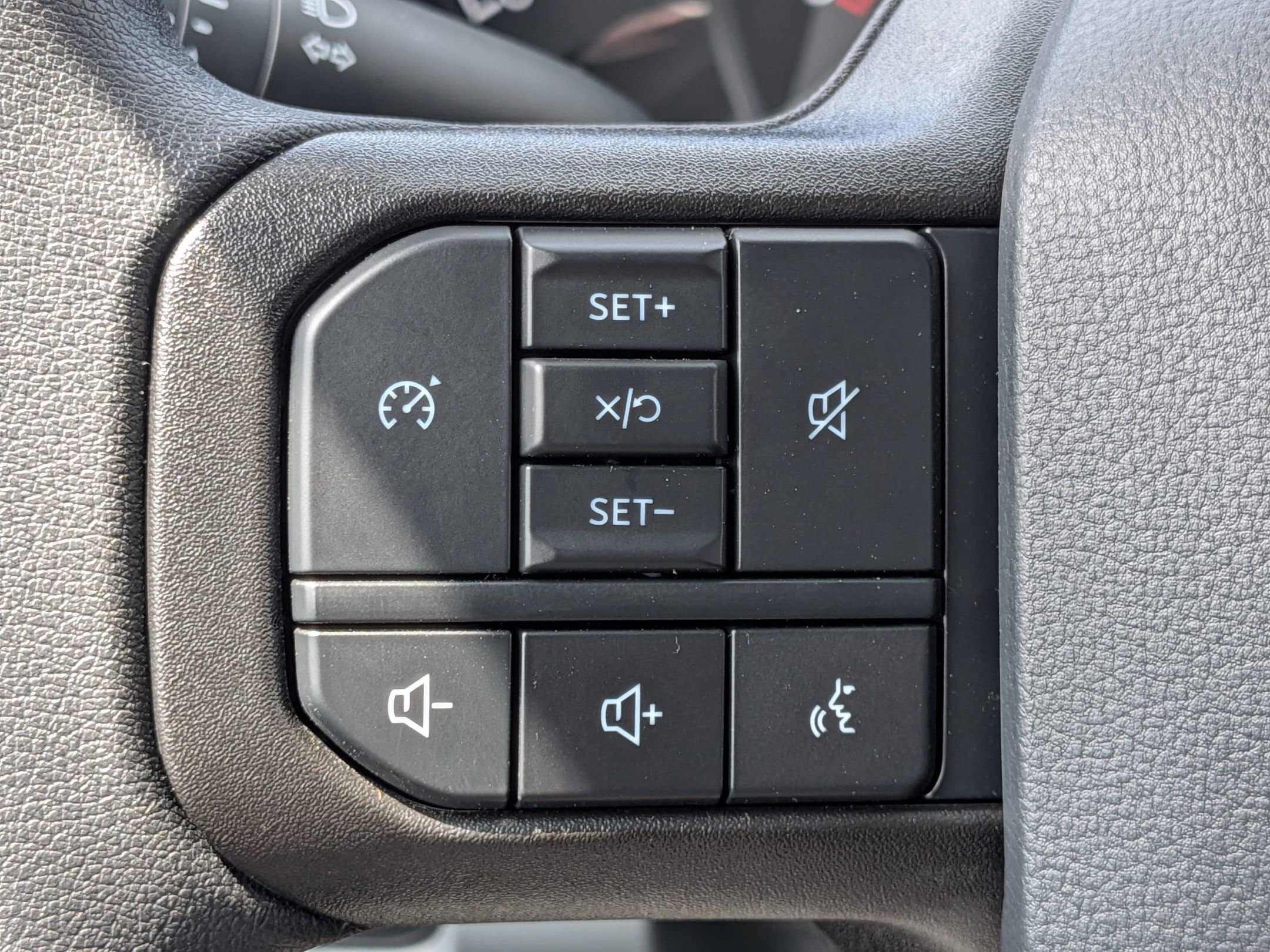 2025 FORD F-250 - Image 14