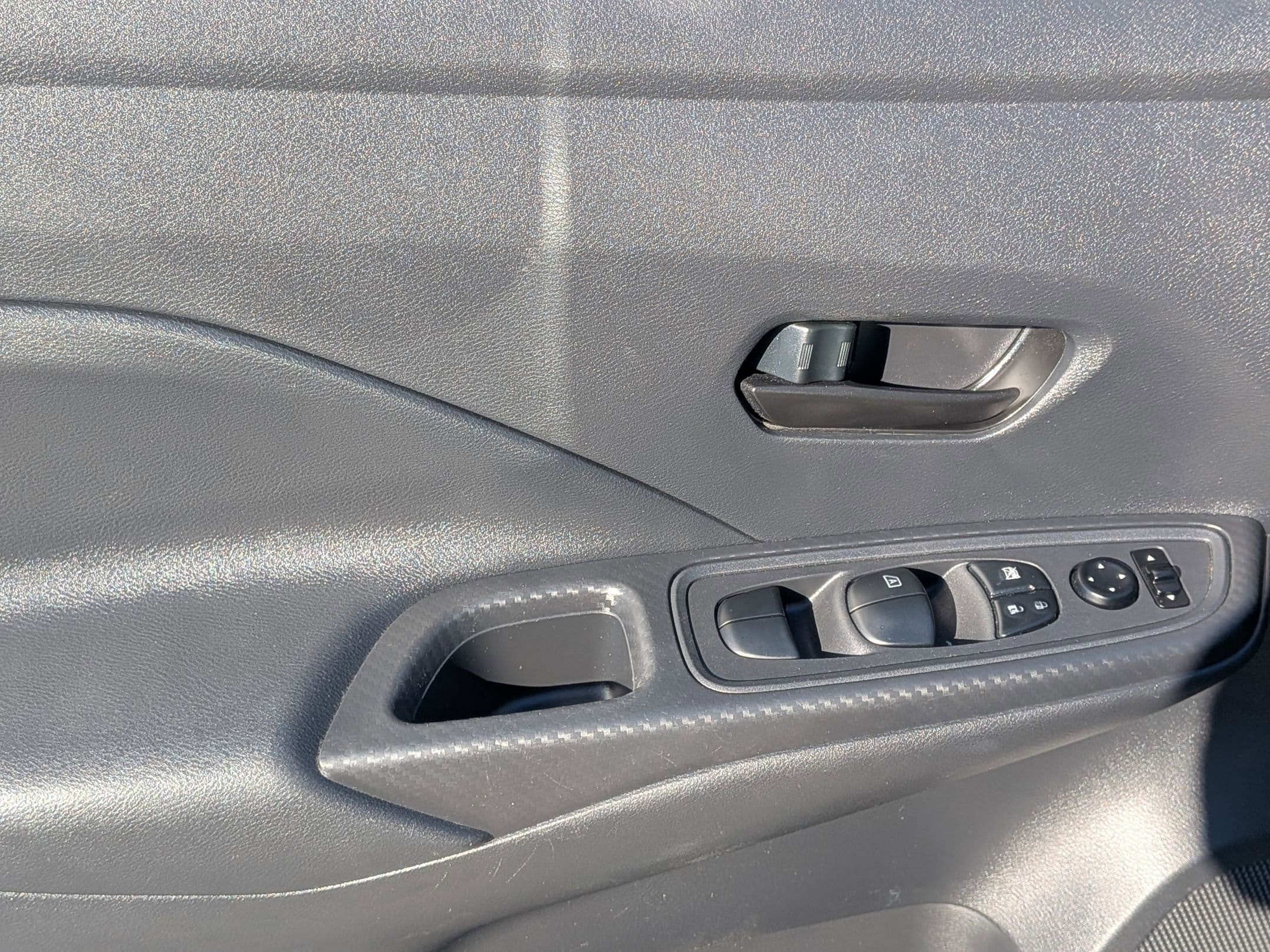 2020 NISSAN VERSA - Image 12