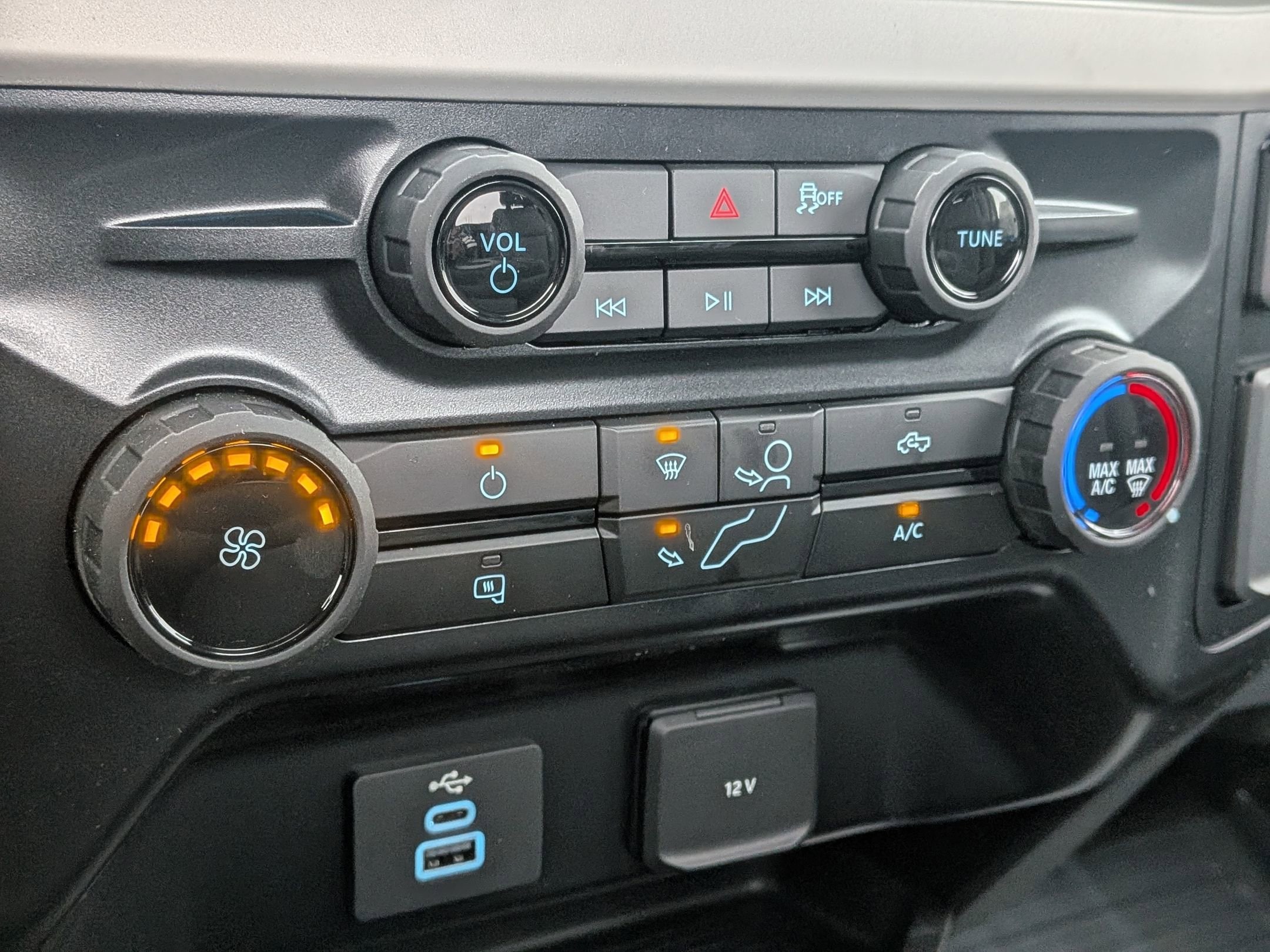 2025 FORD F-350 - Image 18