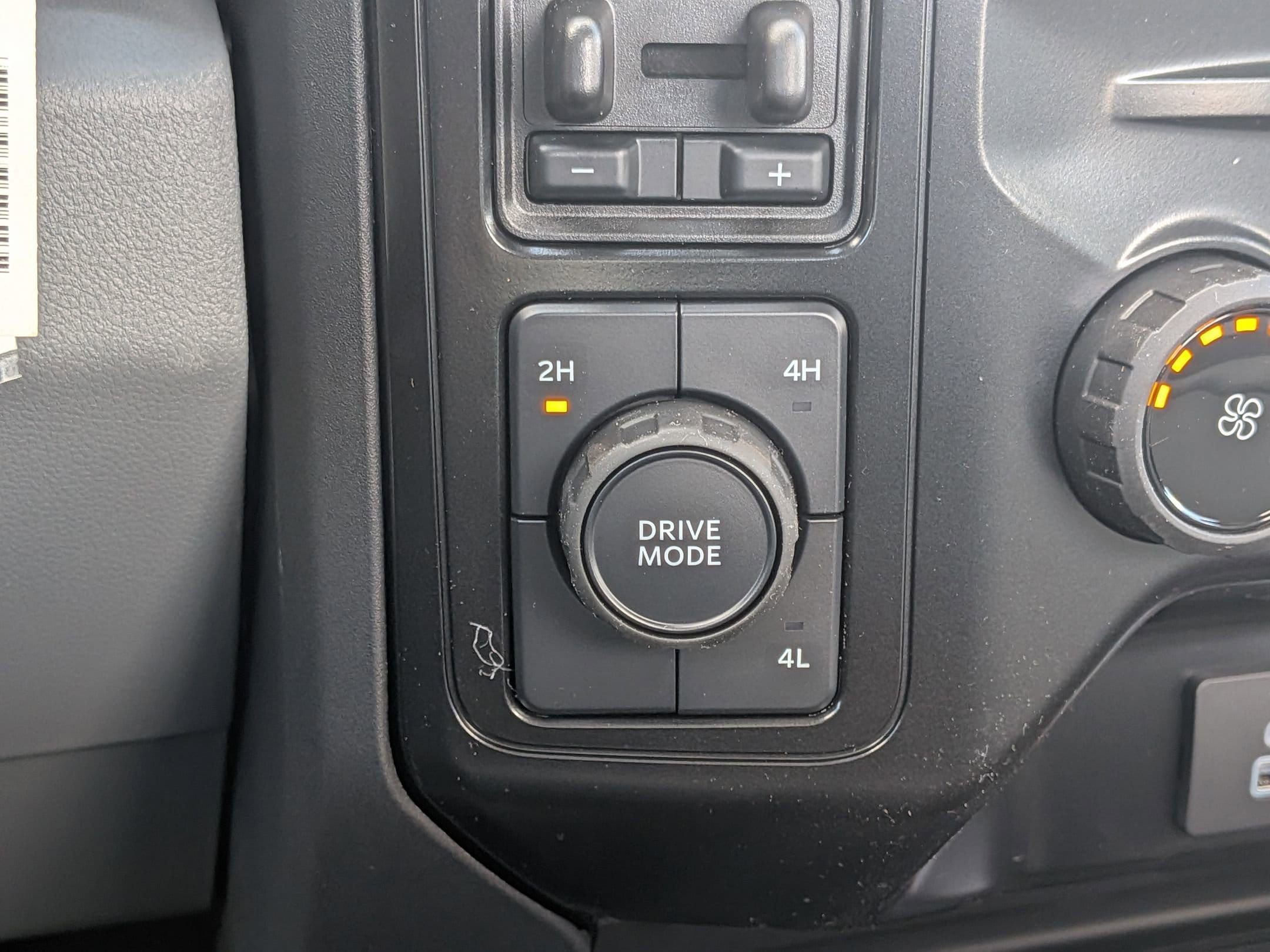 2025 FORD F-350 - Image 17