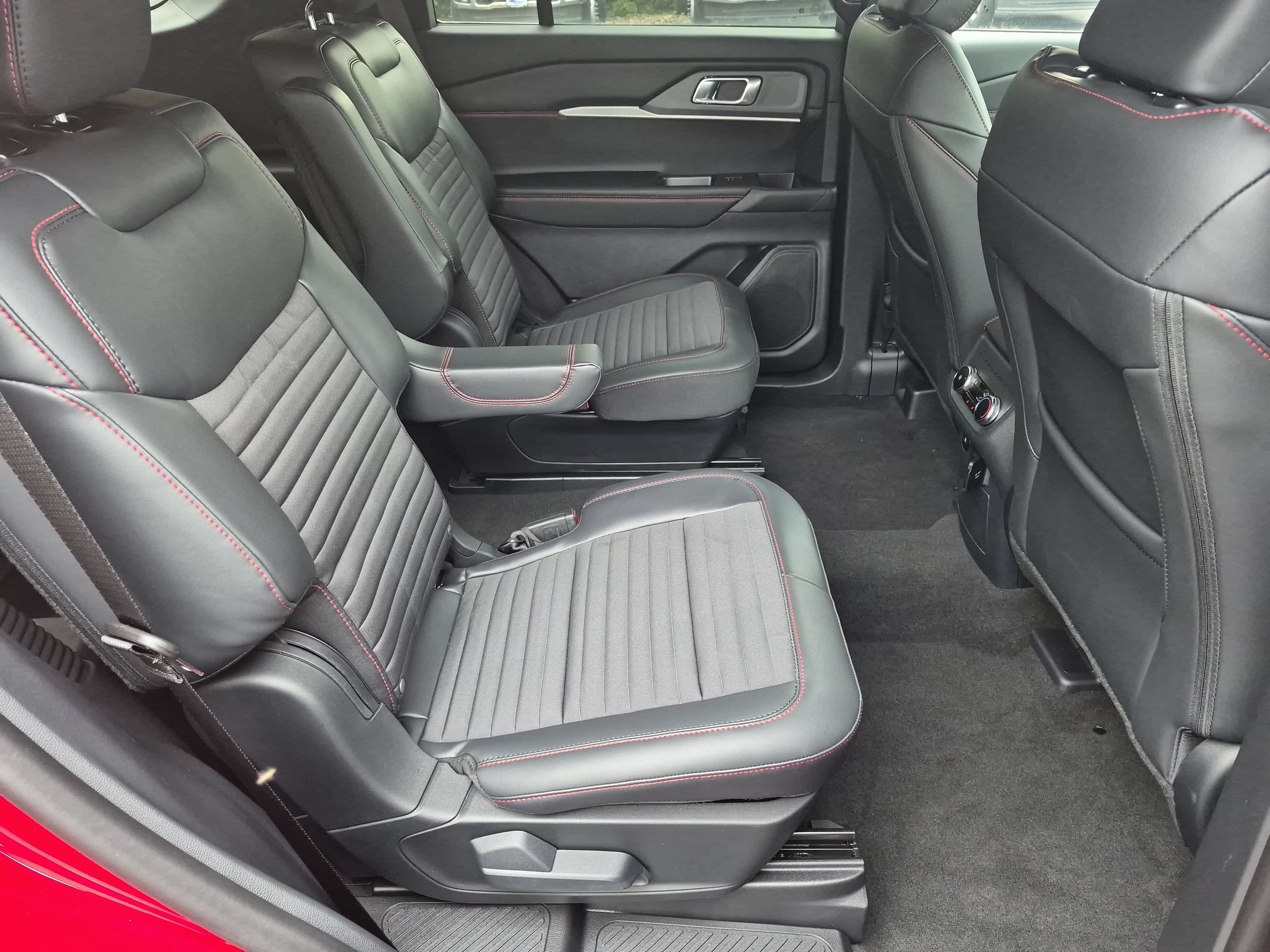 2026 Ford Explorer ST-Line - Photo 30