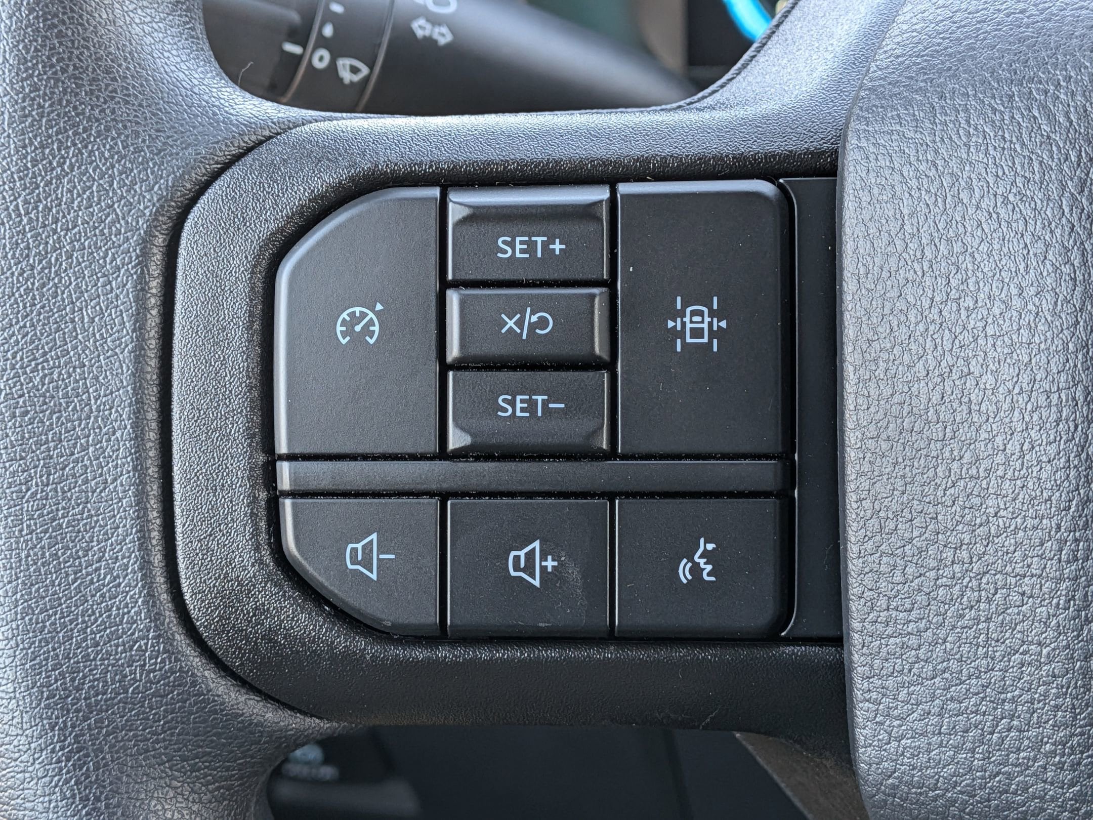 2025 FORD F-150 - Image 14