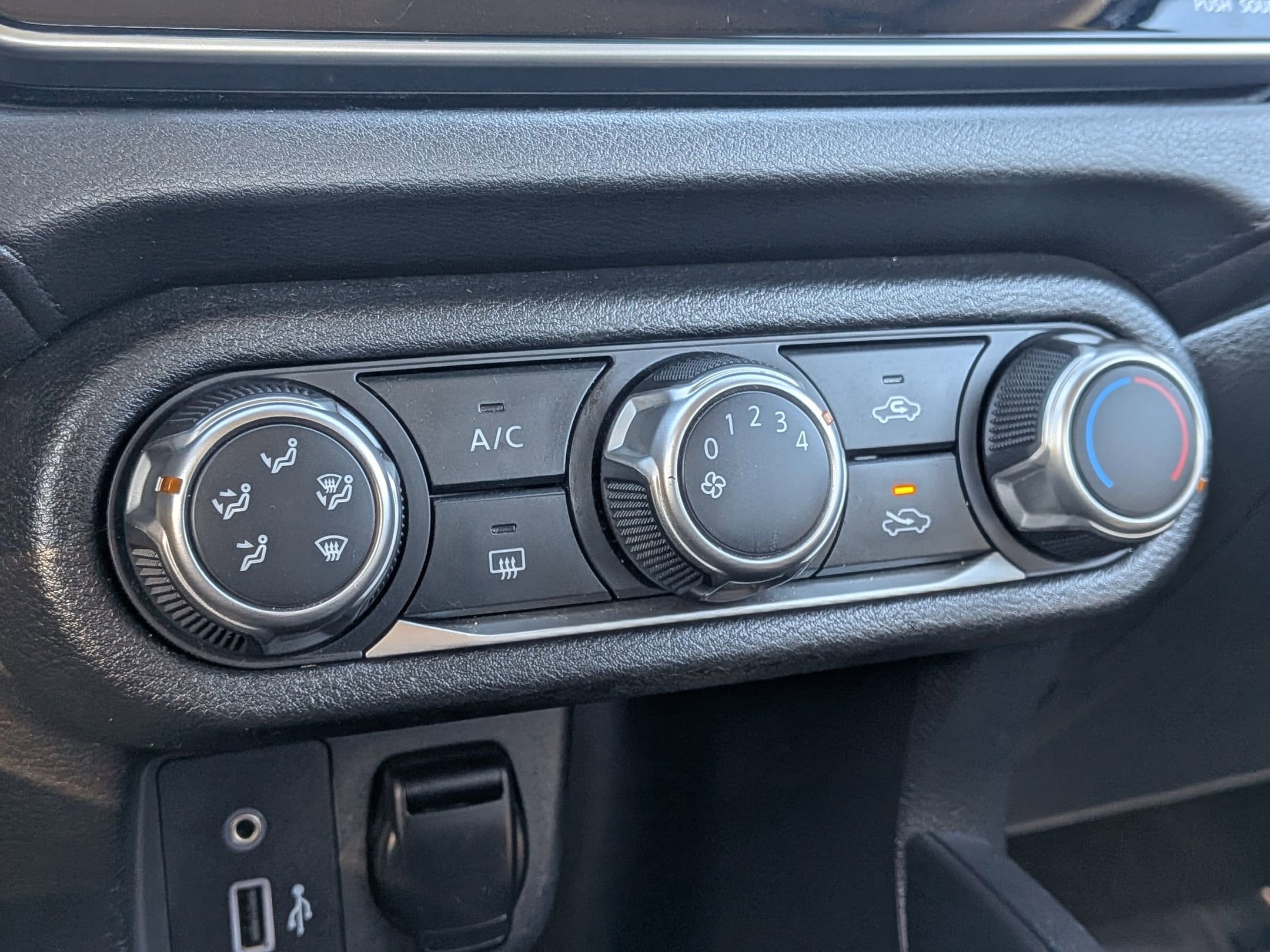 2020 NISSAN VERSA - Image 19