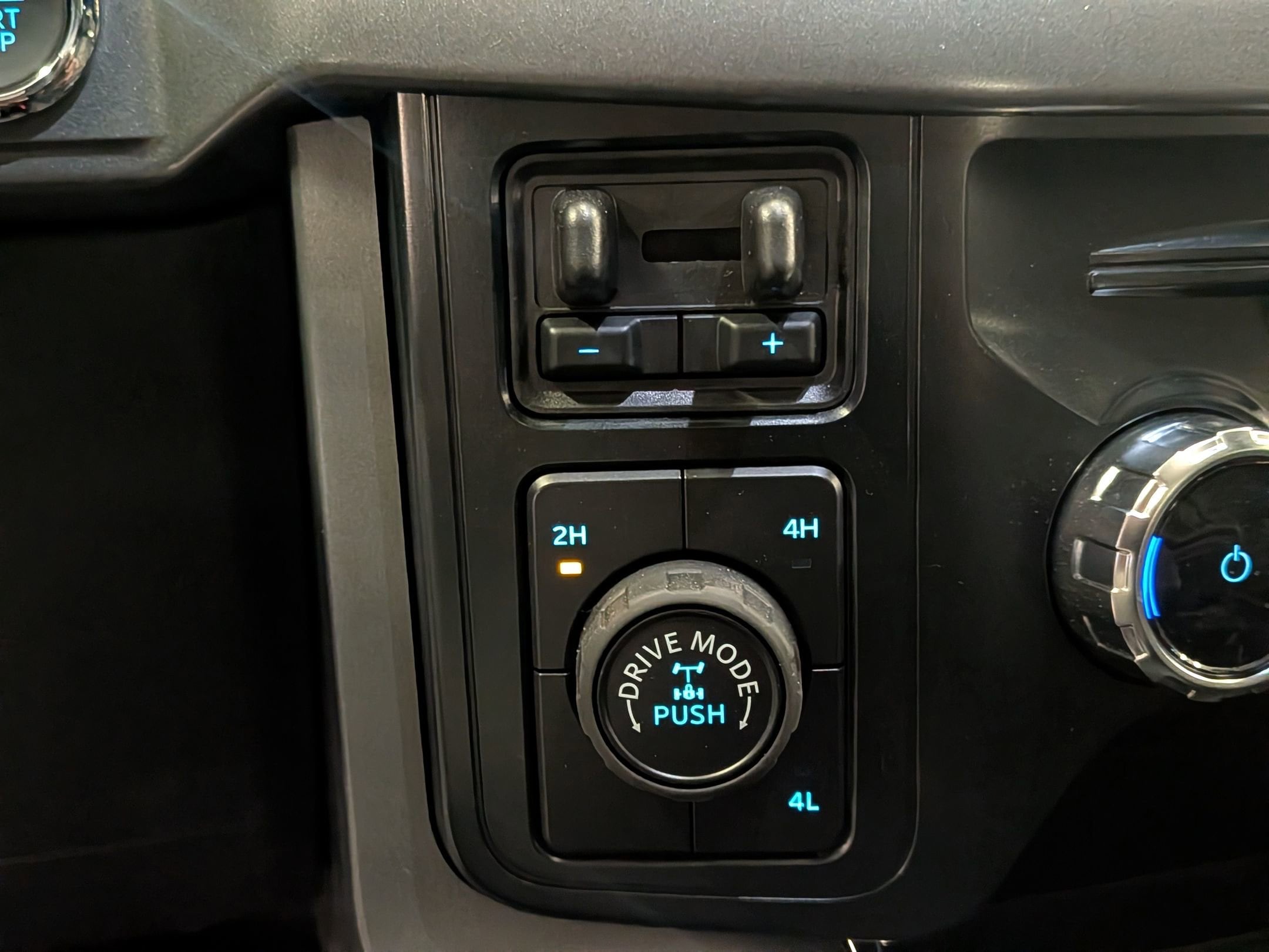 2025 FORD F-150 - Image 20