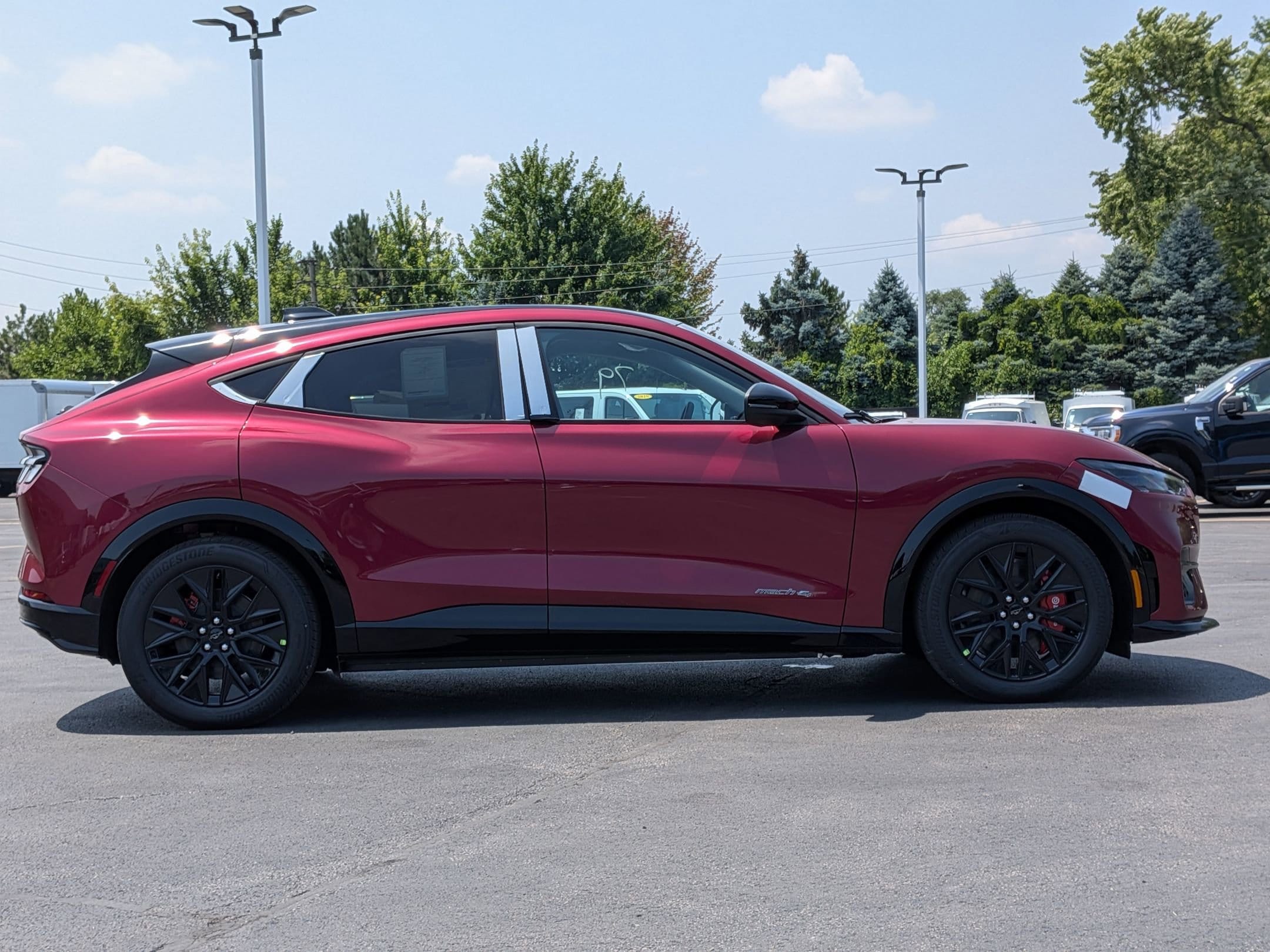 2025 FORD MUSTANG MACH-E - Image 4