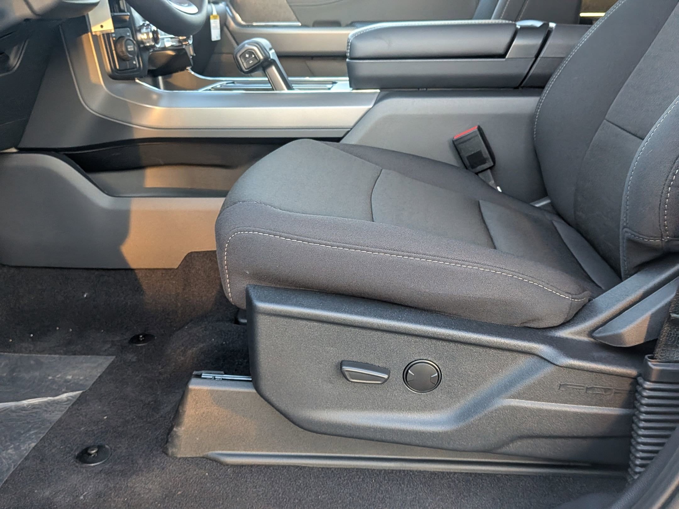 2025 FORD F-150 - Image 11