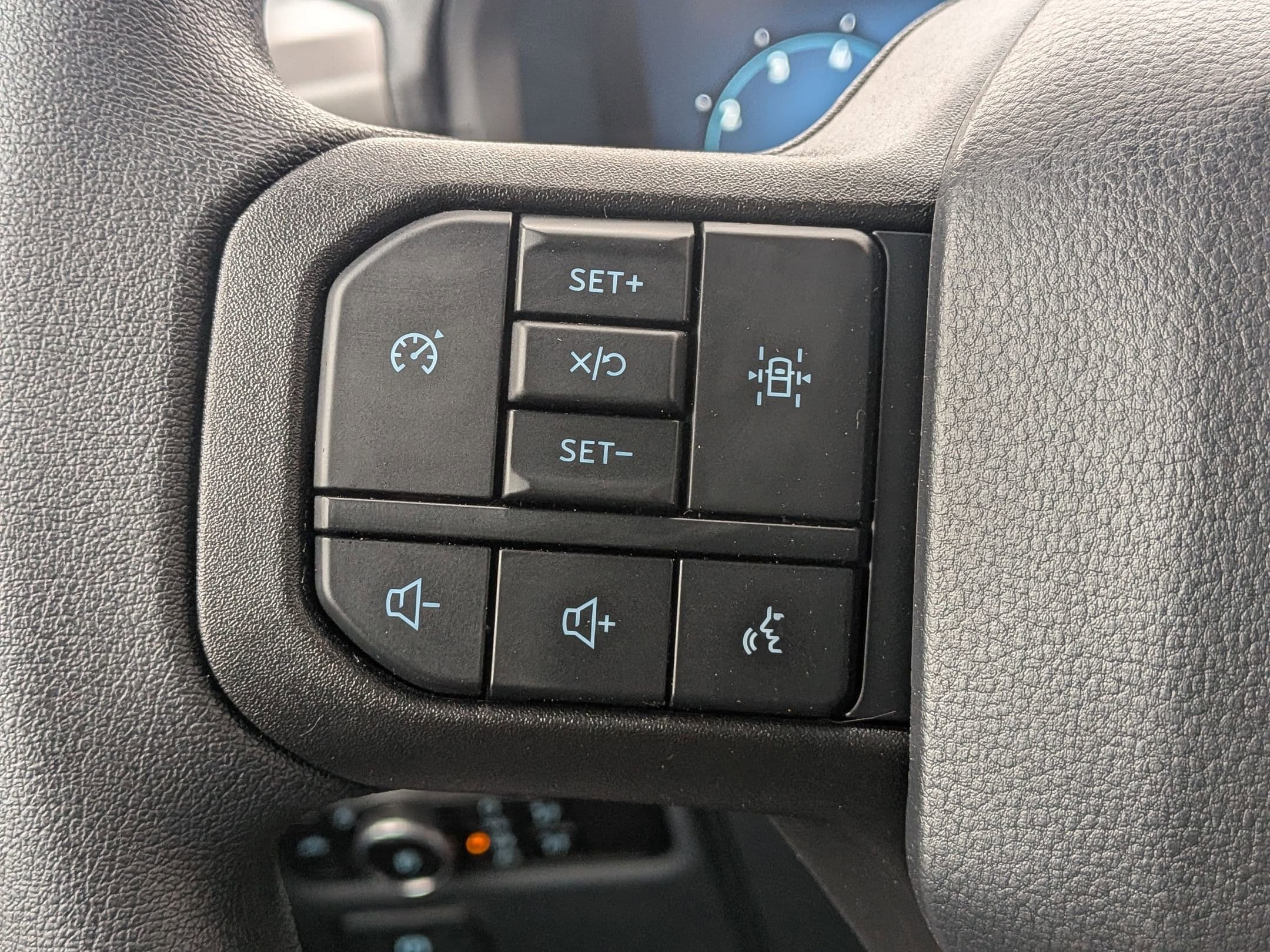 2025 FORD F-150 - Image 18