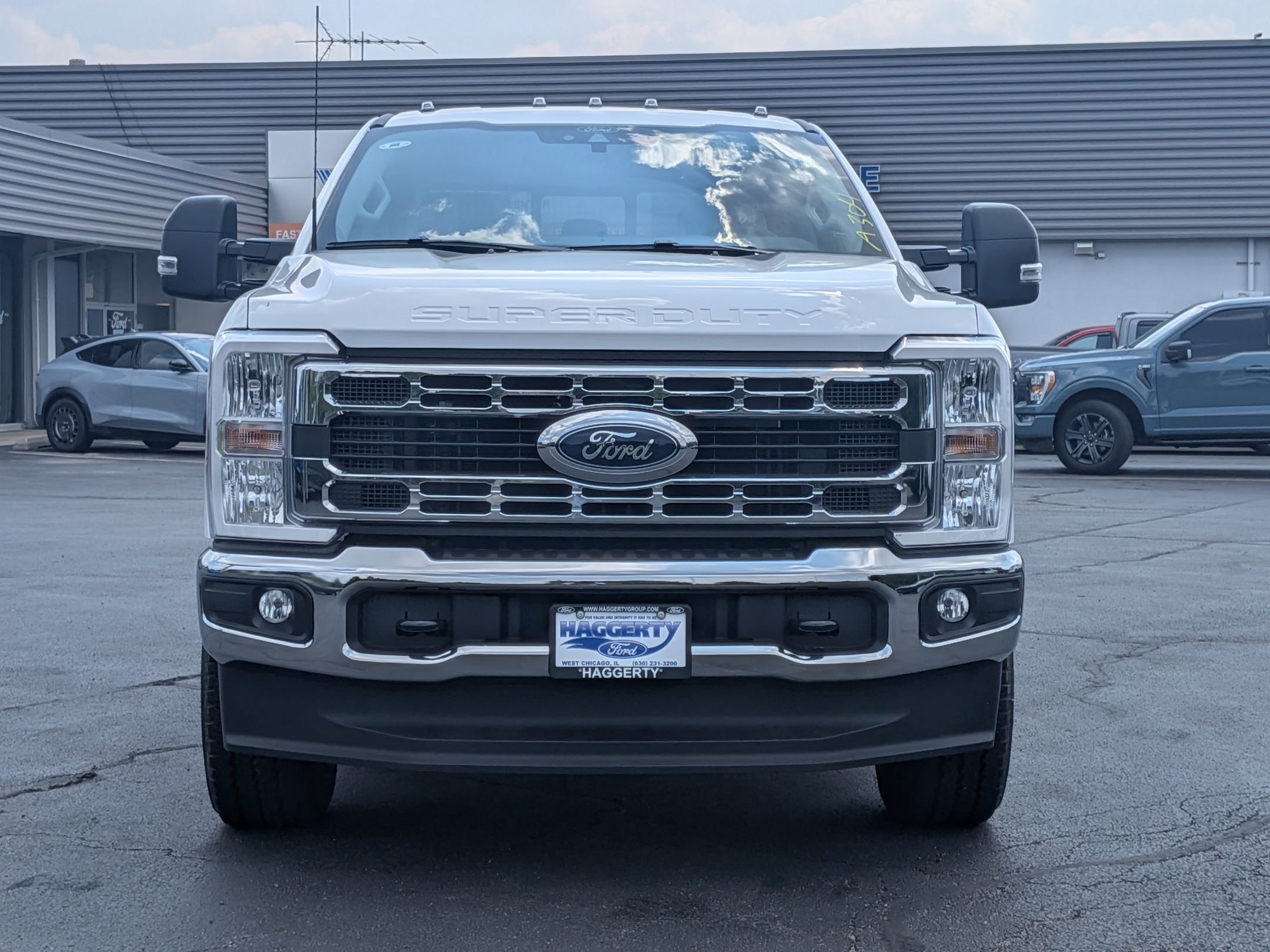2025 Ford F-250 XLT photo 2