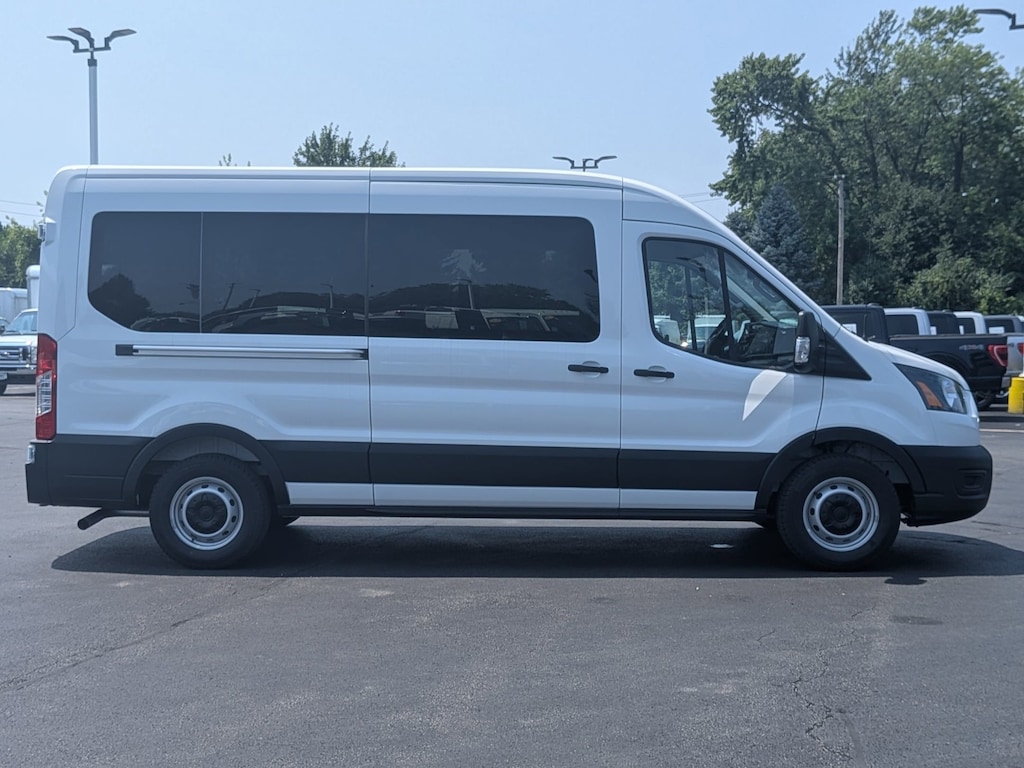 New 2025 Ford Transit Passenger Wagon T-350 148 Med Roof XL RWD T-350 148 Med Roof XL RWD