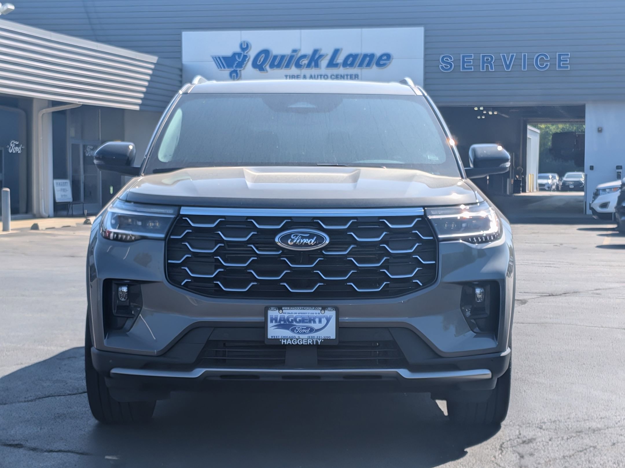 2025 Ford Explorer Platinum photo 2