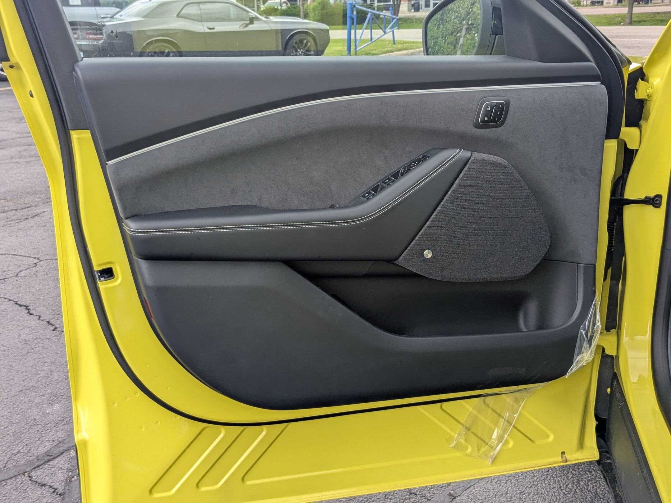 2025 FORD MUSTANG MACH-E - Image 10