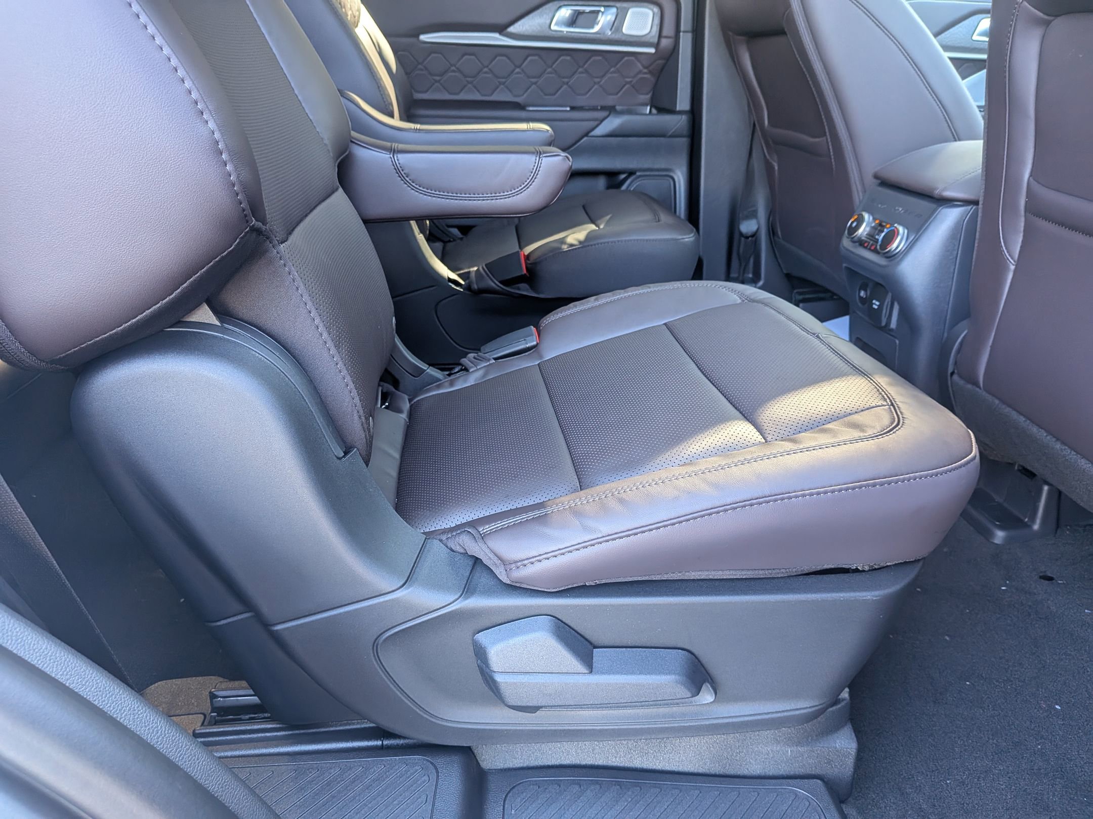 2025 FORD EXPLORER - Image 24