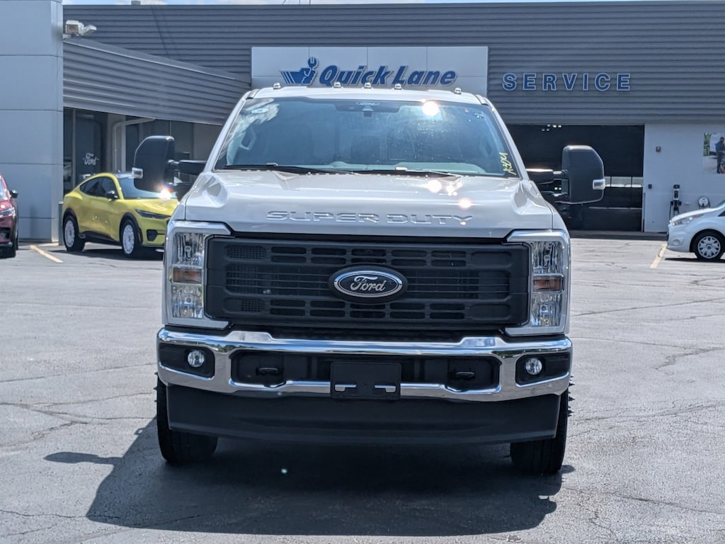 New 2026 Ford Super Duty F-350 DRW XL 4WD Crew Cab 8 Box XL 4WD Crew Cab 8 Box