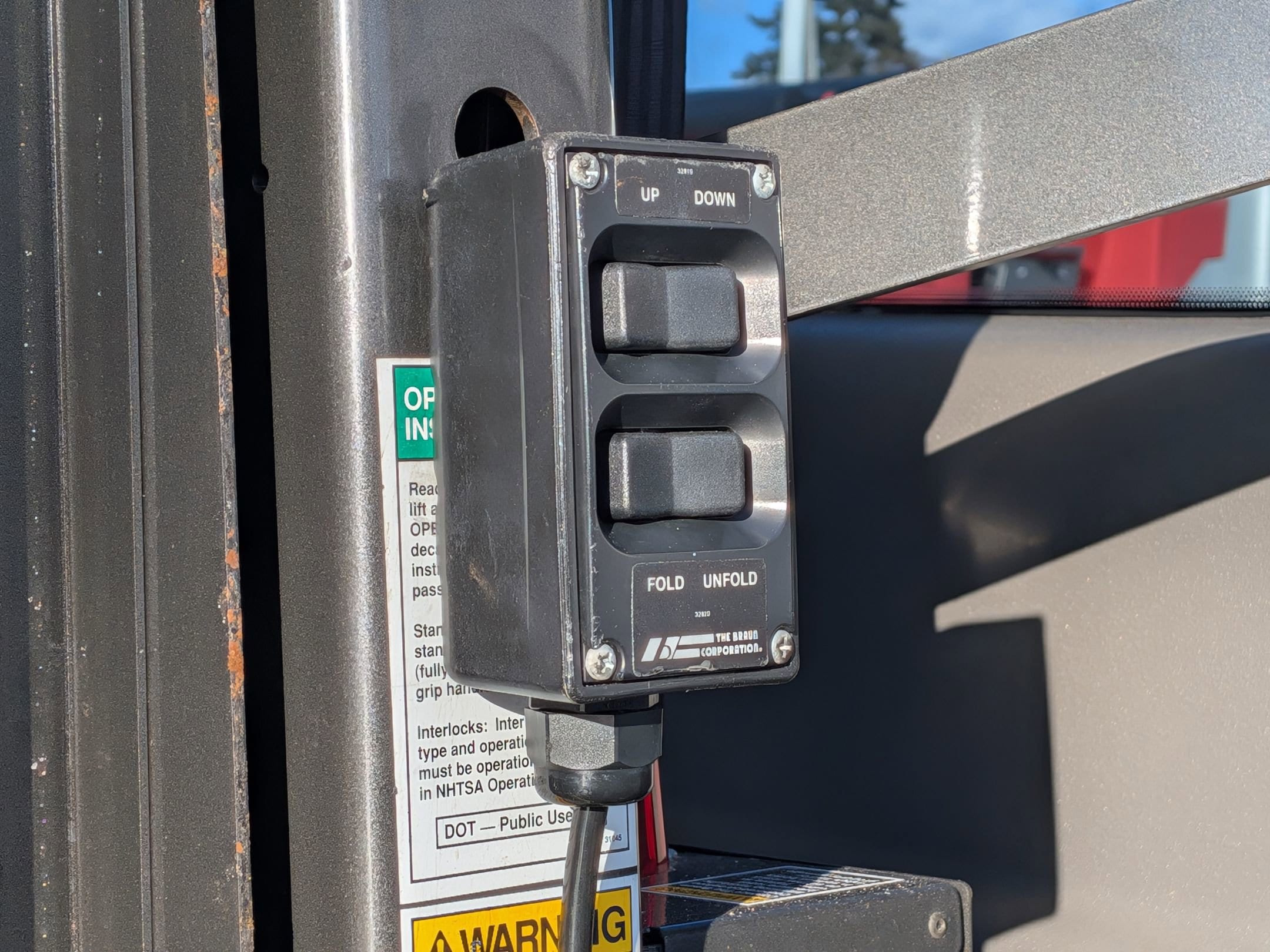 2011 FORD E-150 - Image 26