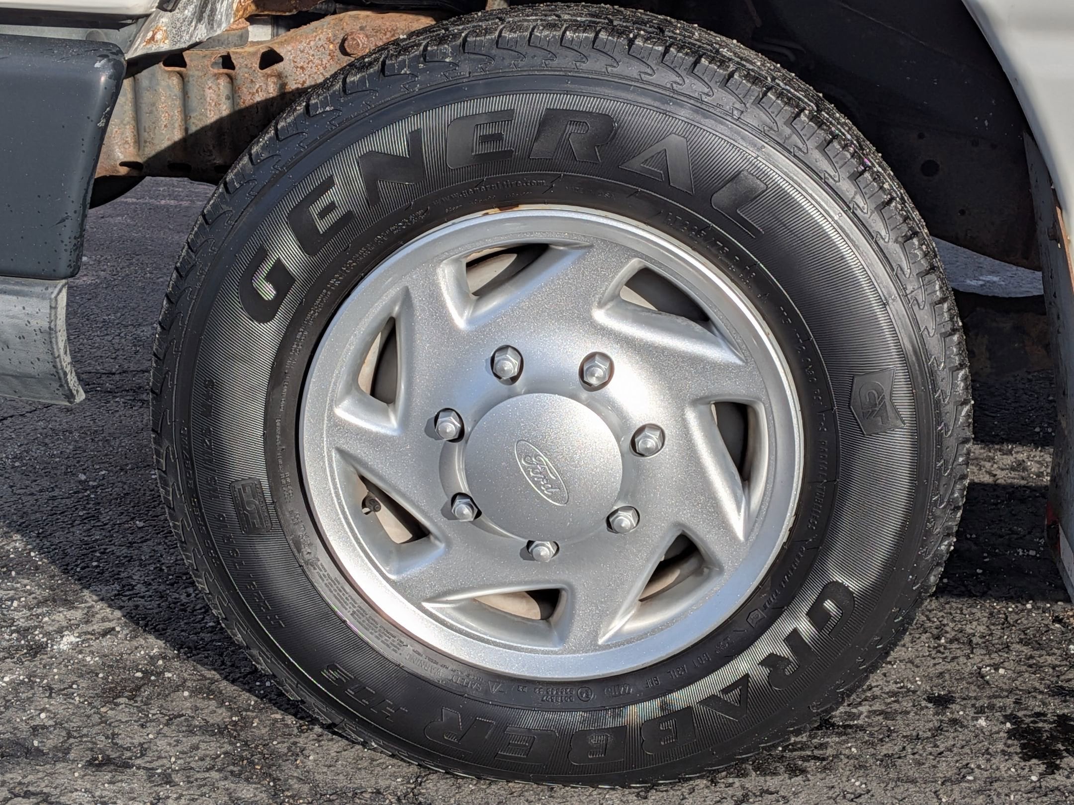 2011 FORD E-150 - Image 9