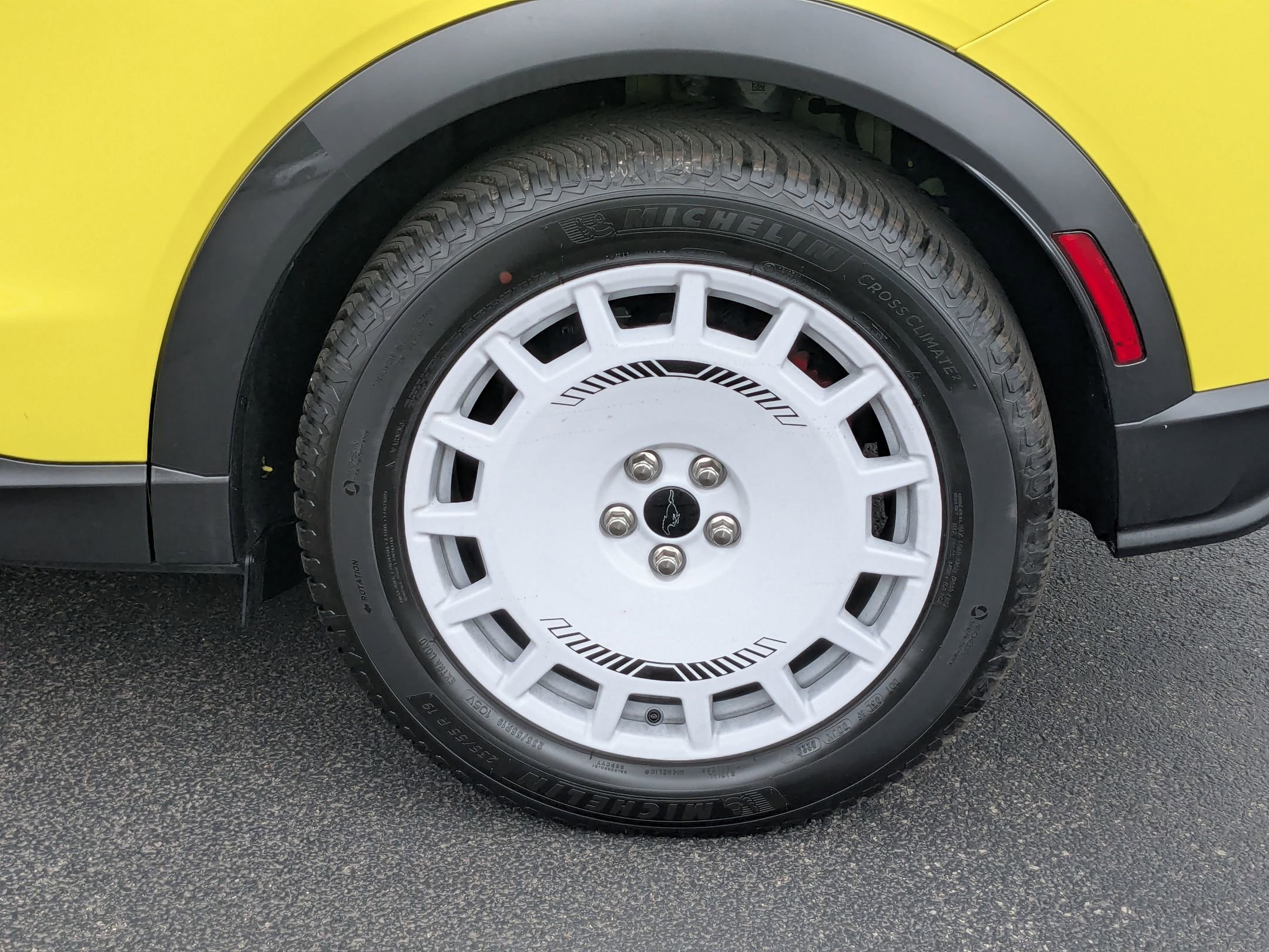 2025 FORD MUSTANG MACH-E - Image 9