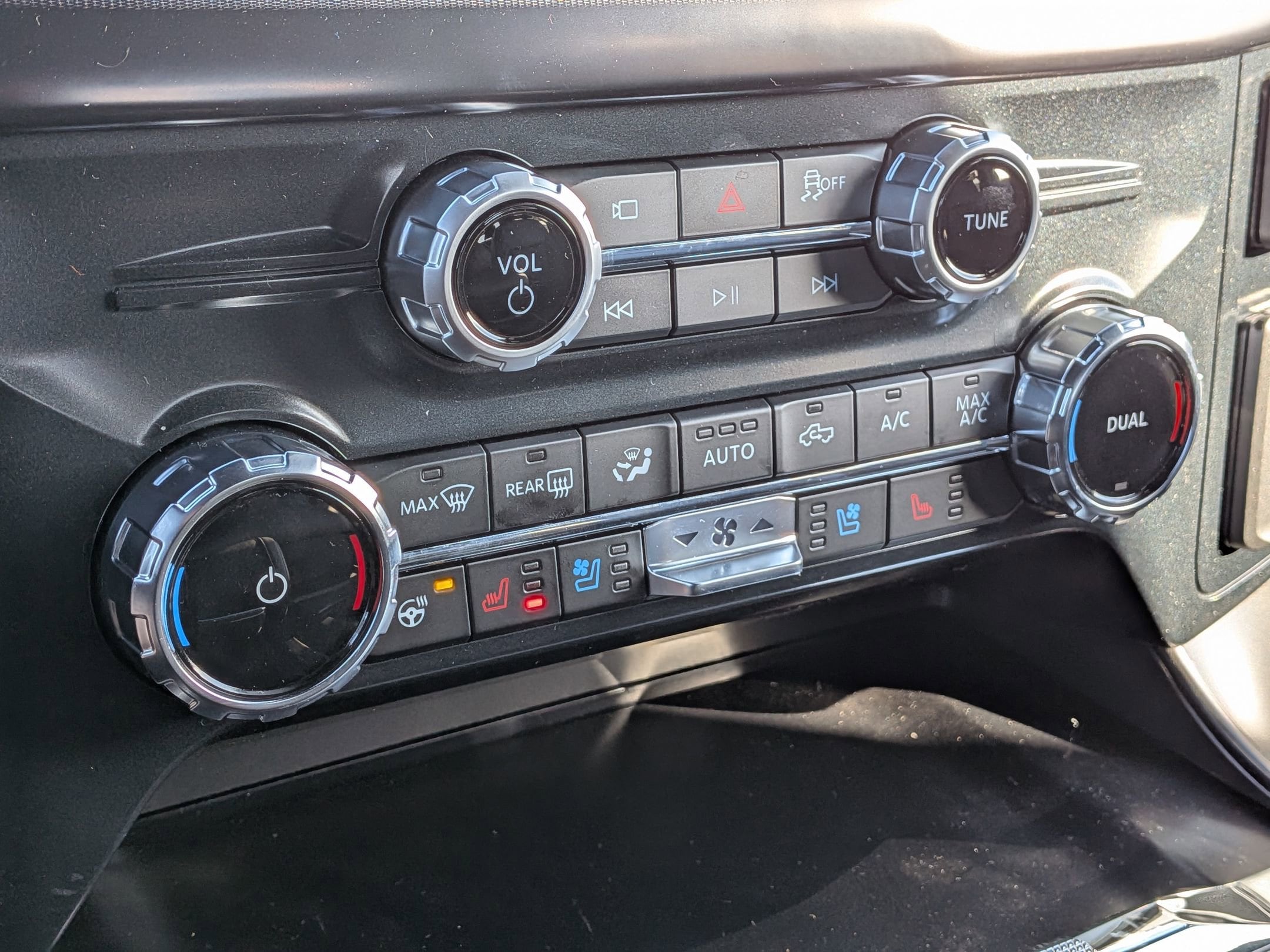 2025 FORD F-150 - Image 19