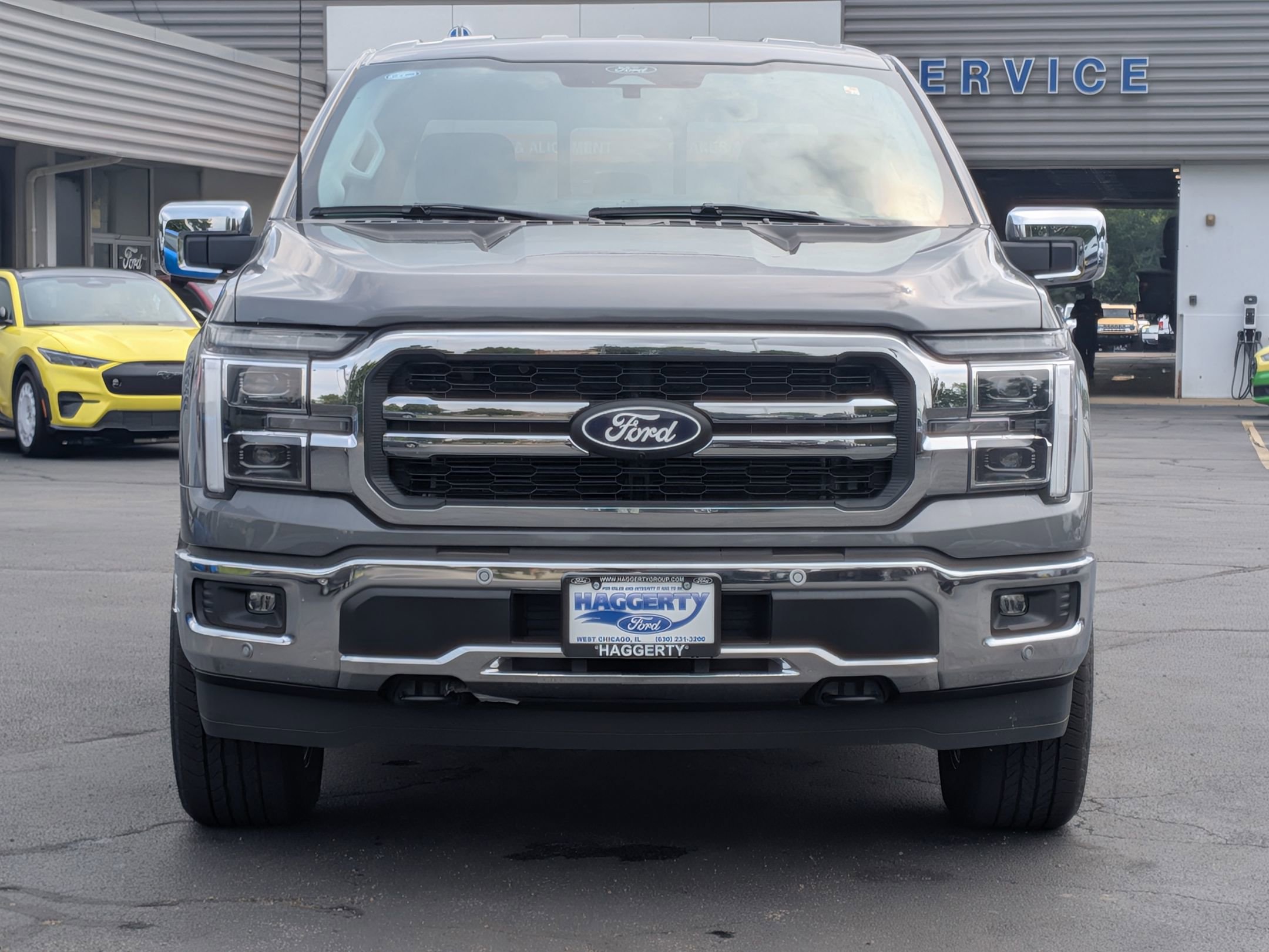2025 Ford F-150 Lariat photo 2