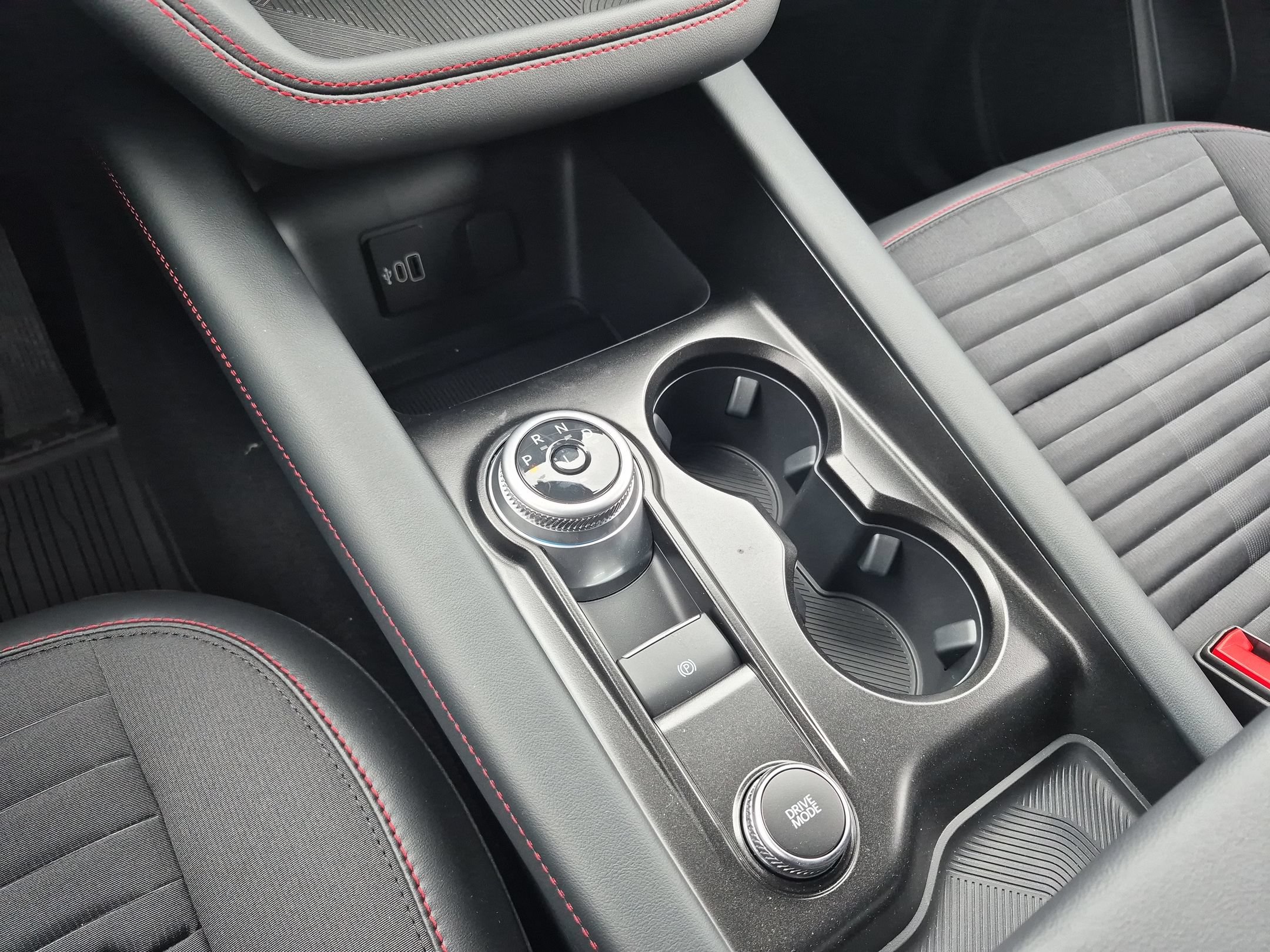 2026 Ford Explorer ST-Line - Photo 23