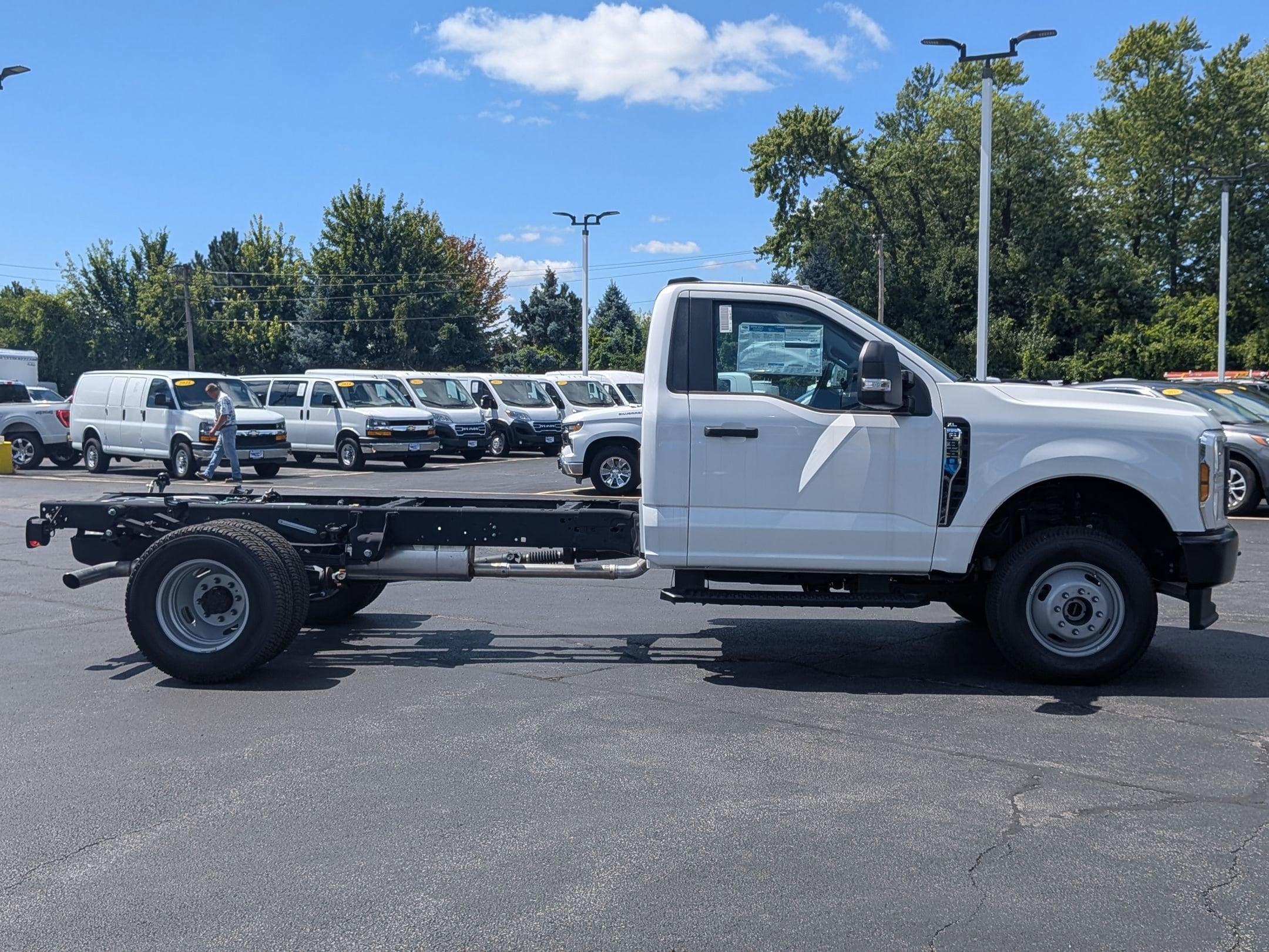 2025 FORD F-350 - Image 4