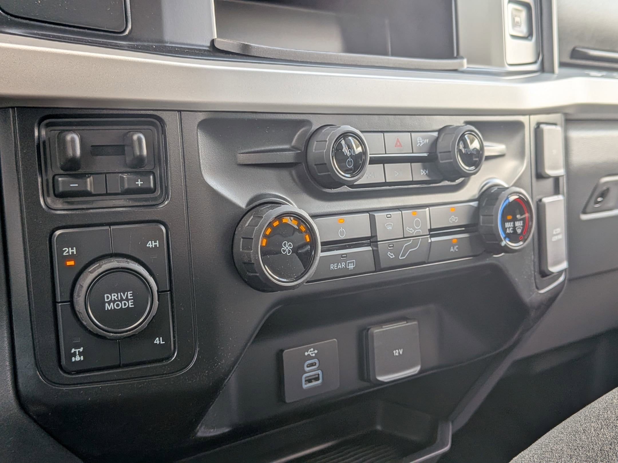 2025 FORD F-250 - Image 18