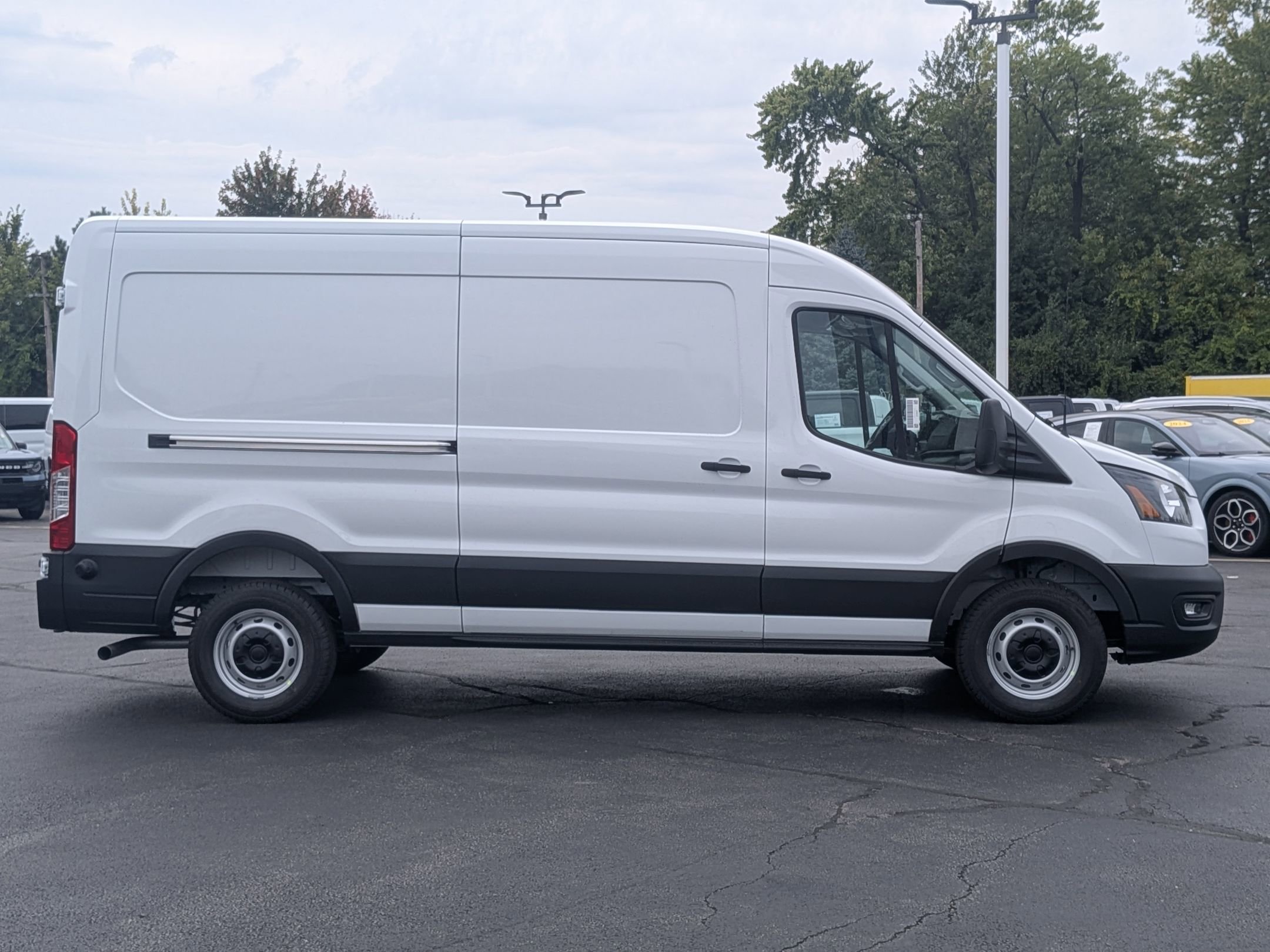 2025 Ford Transit photo 4