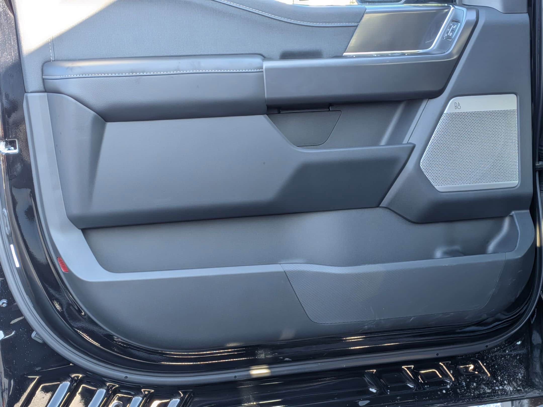 2025 FORD F-150 - Image 12