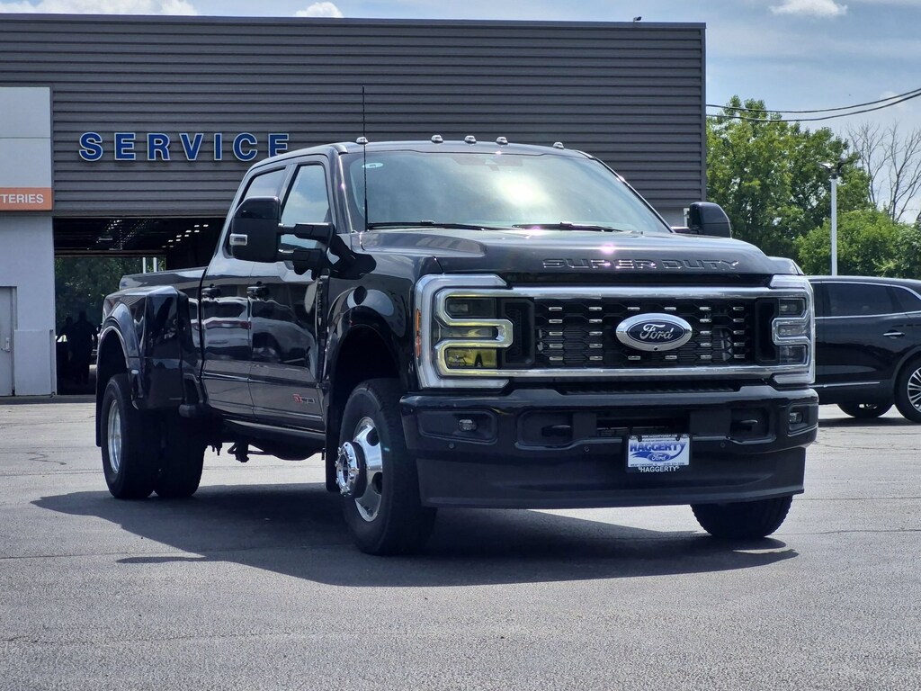 New 2026 Ford Super Duty F-350 DRW Platinum 4WD Crew Cab 8 Box Platinum 4WD Crew Cab 8 Box