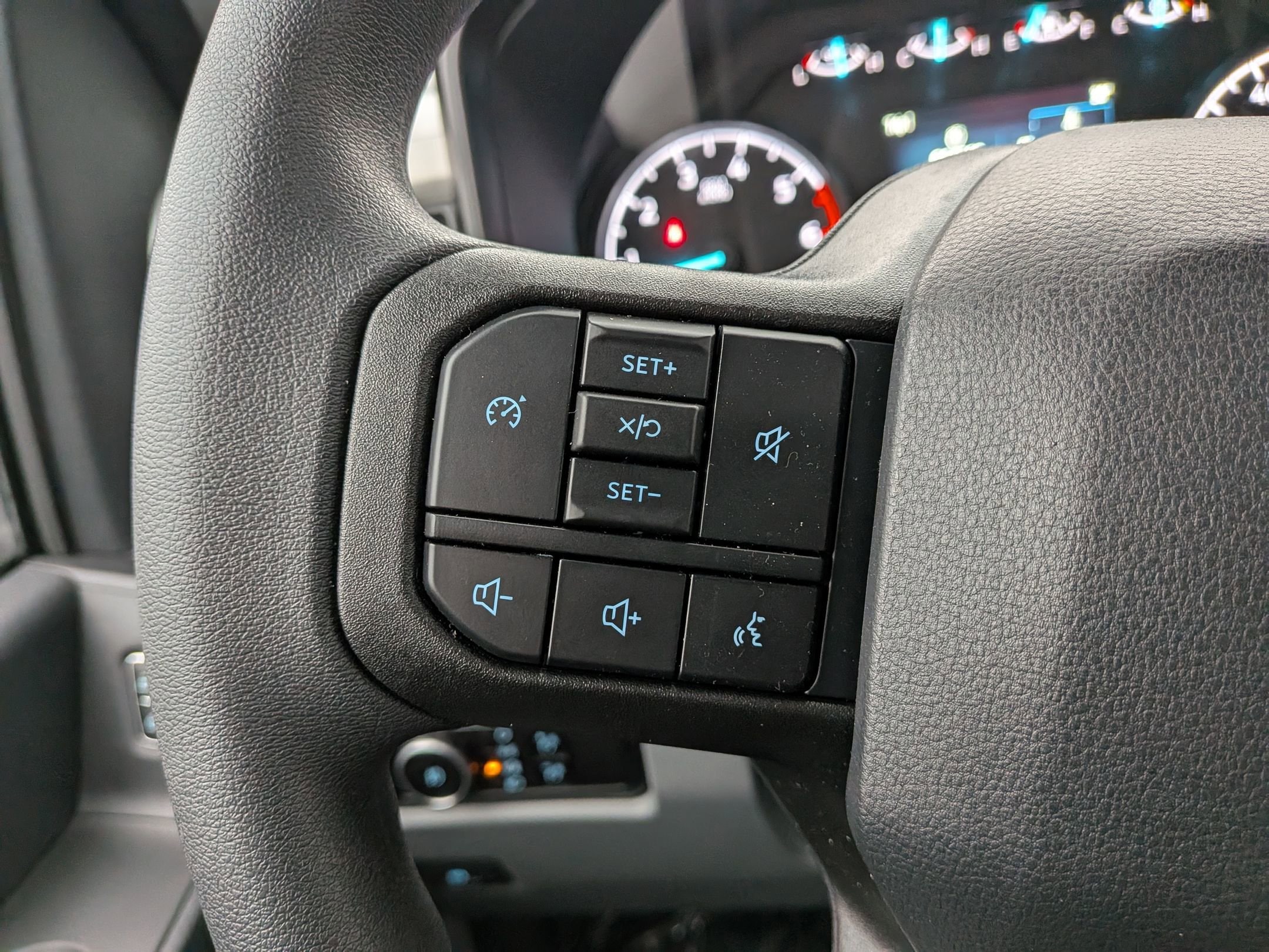 2025 FORD F-350 - Image 15