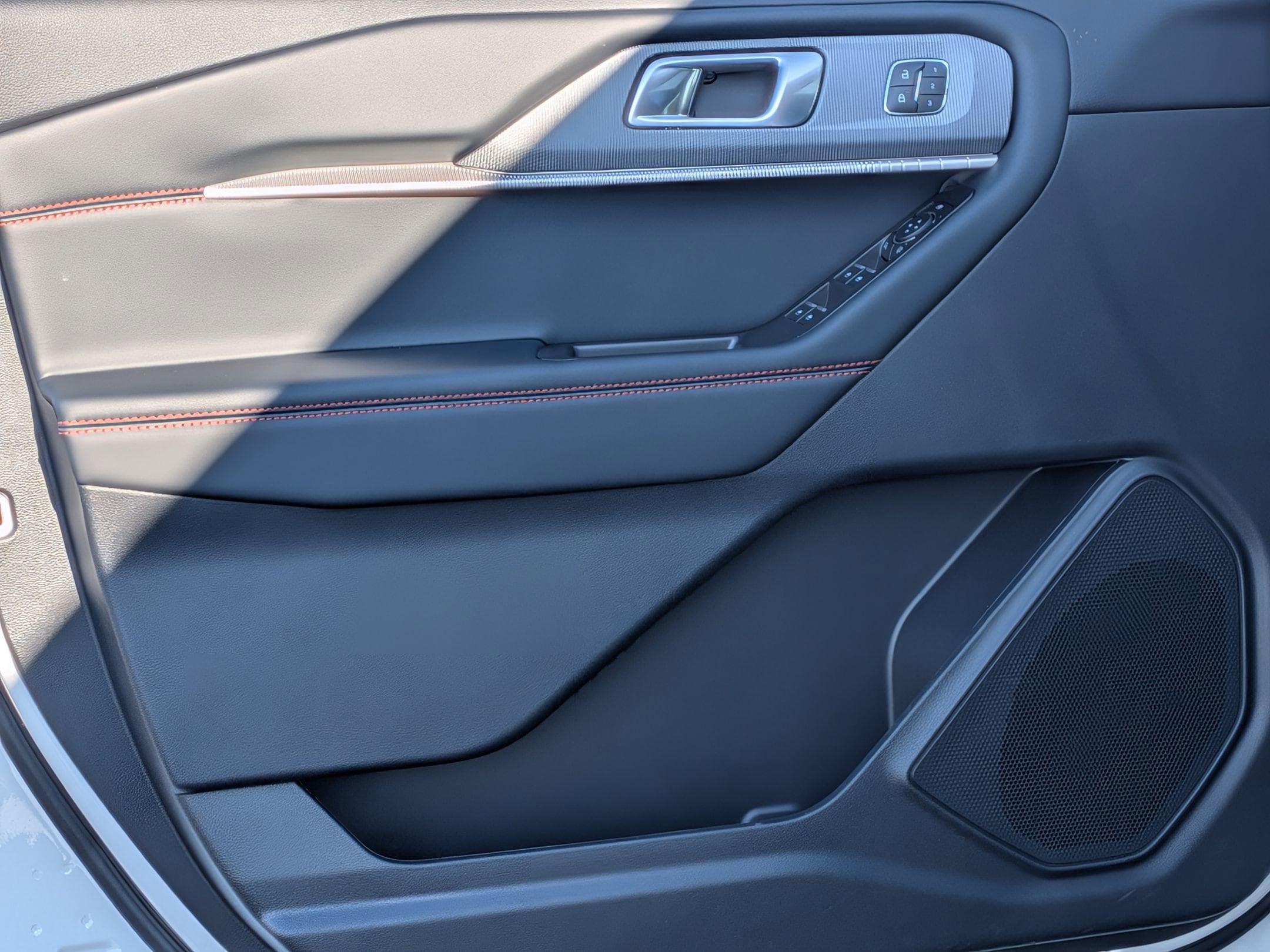 2026 FORD EXPLORER - Image 12