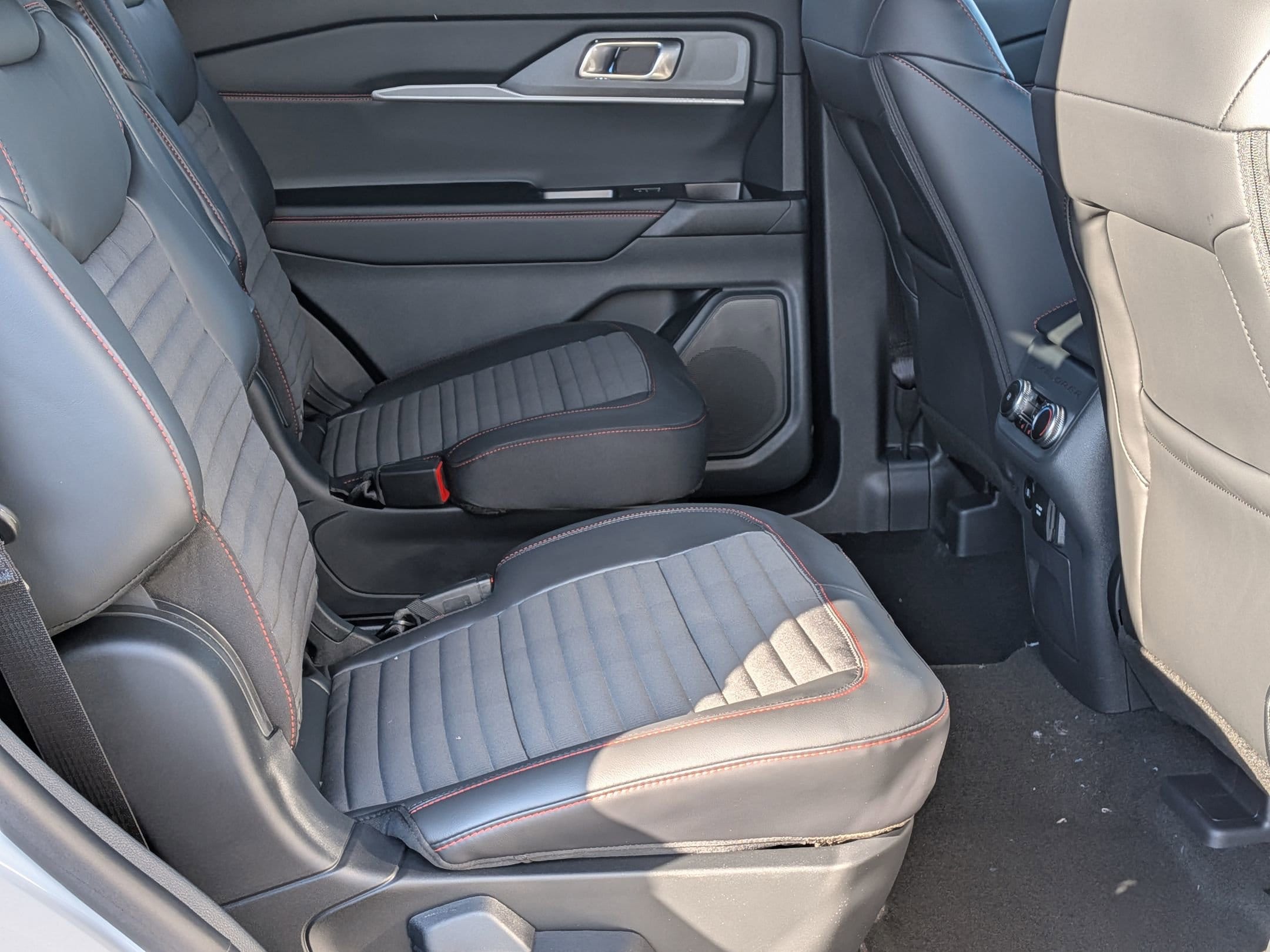 2026 FORD EXPLORER - Image 25