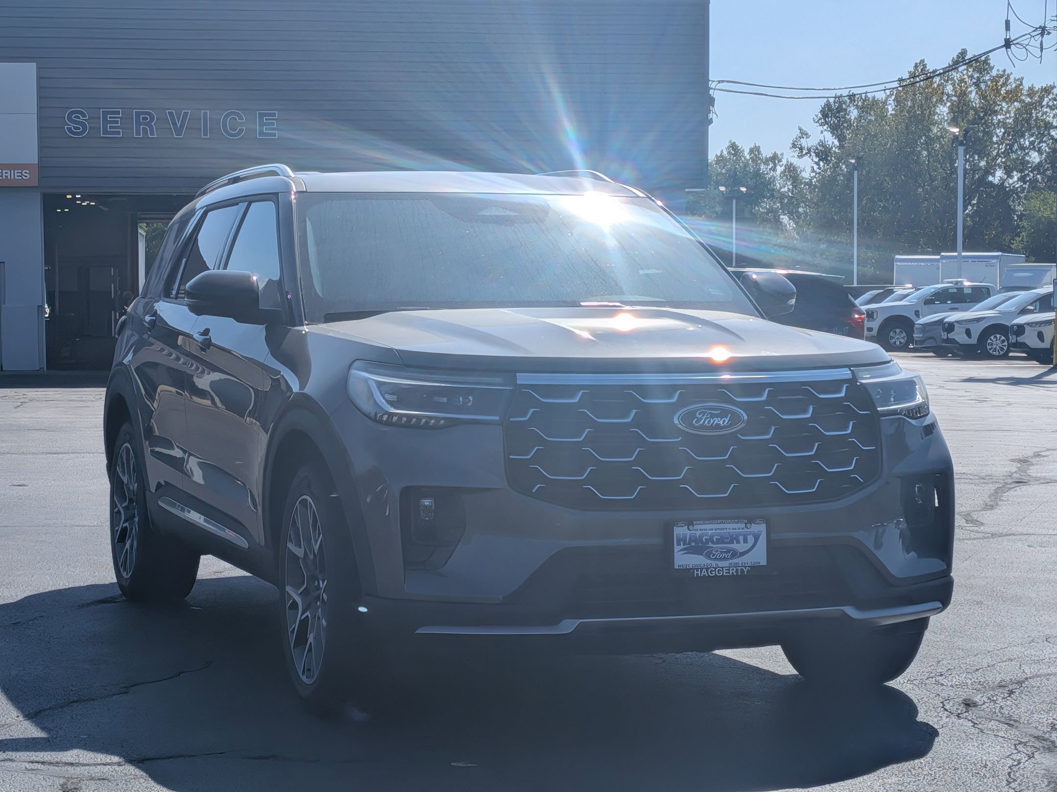2025 Ford Explorer Platinum photo 3